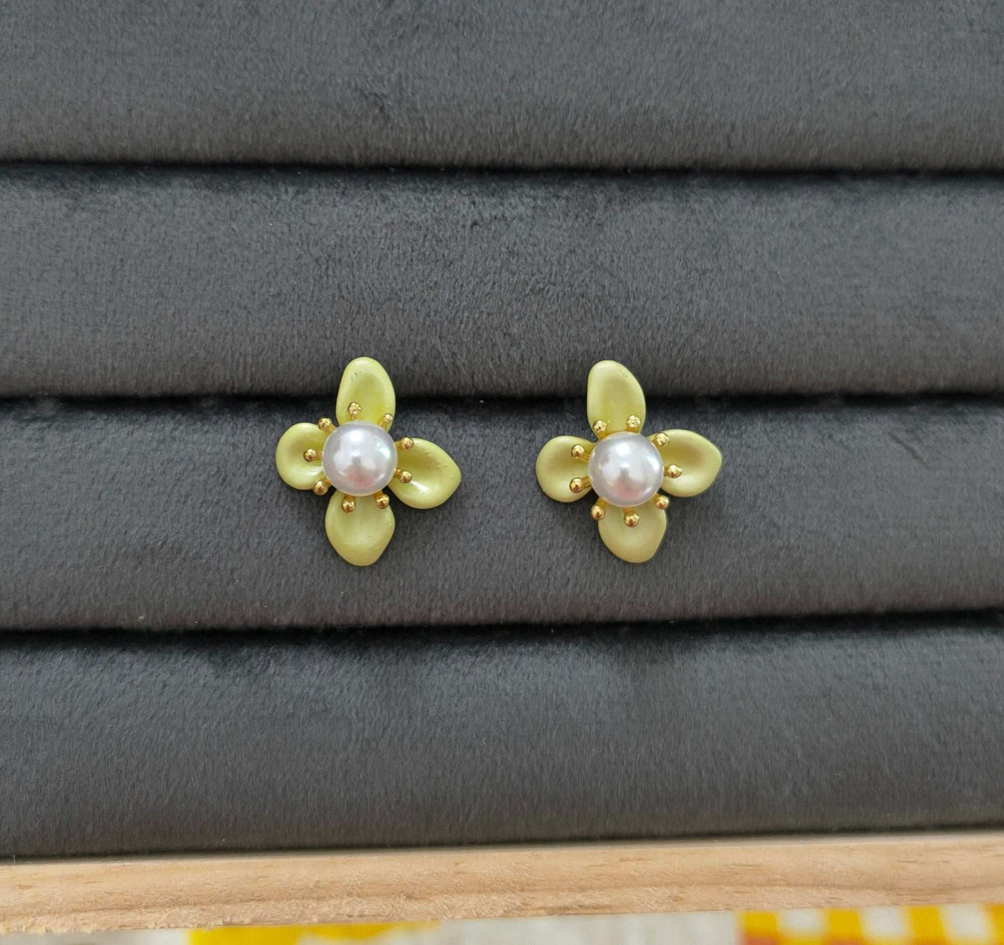 Anitarnish Green Pearl Flower Stud Earrings