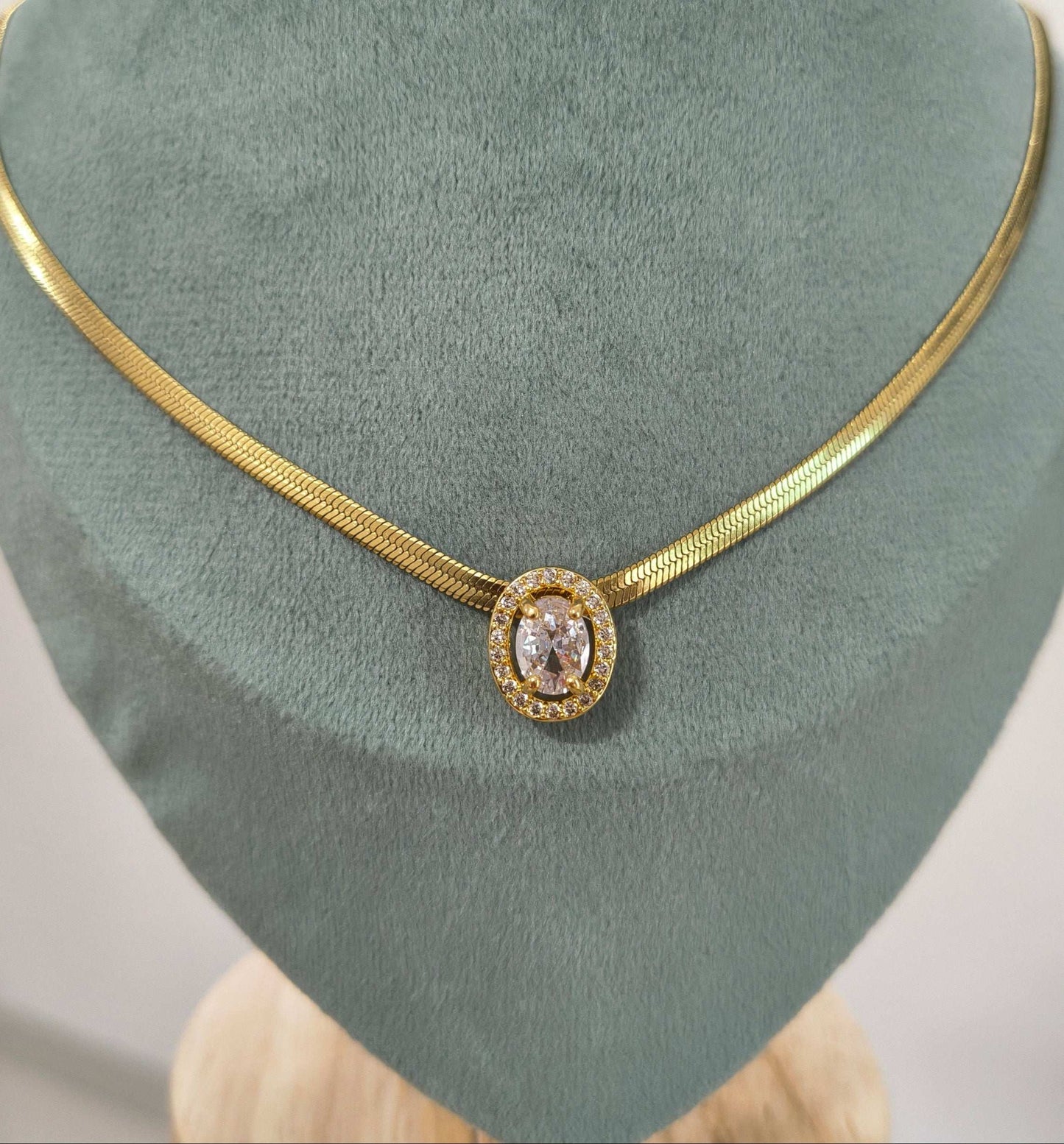 Anti Tarnish Snack Chain Diamond Studded Pendant Necklace