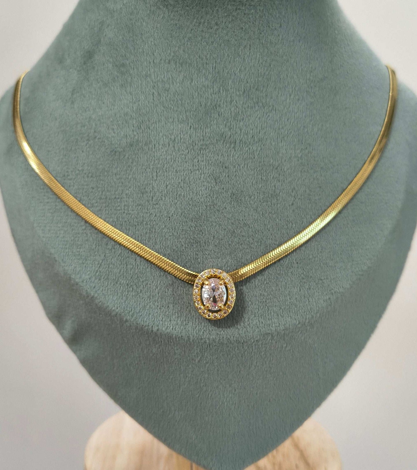 Anti Tarnish Snack Chain Diamond Studded Pendant Necklace