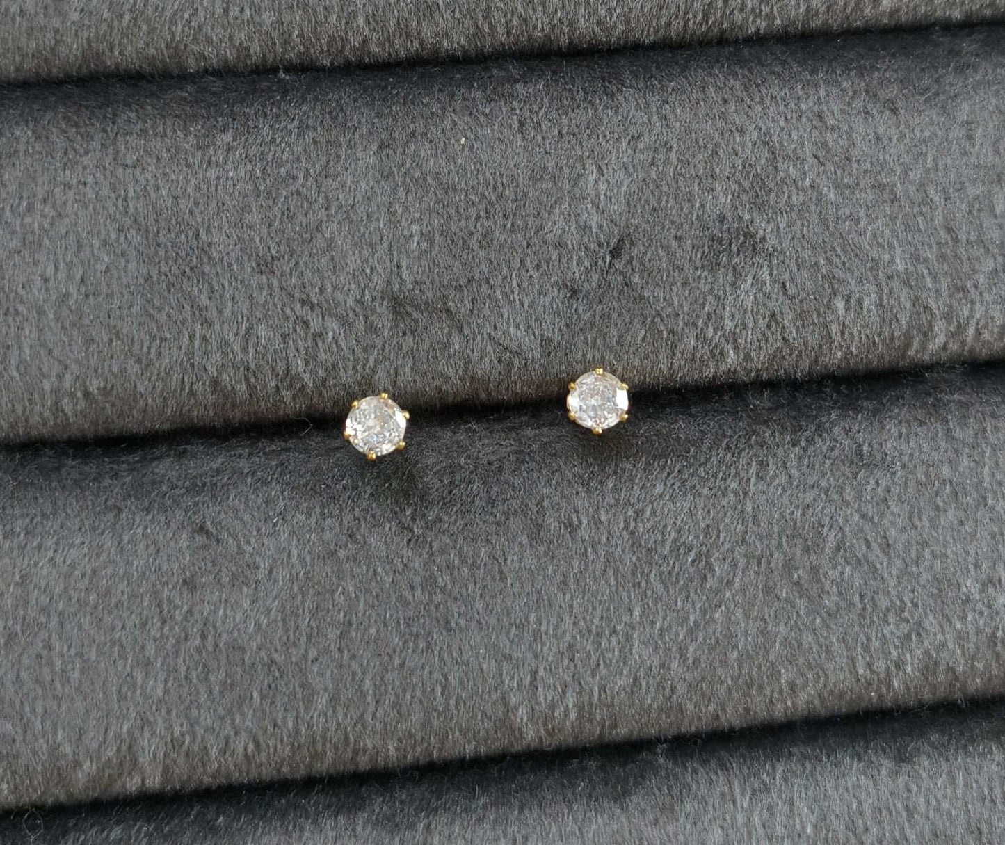 Anti Tarnish Solitaire Stud Earrings 18K Gold Plated
