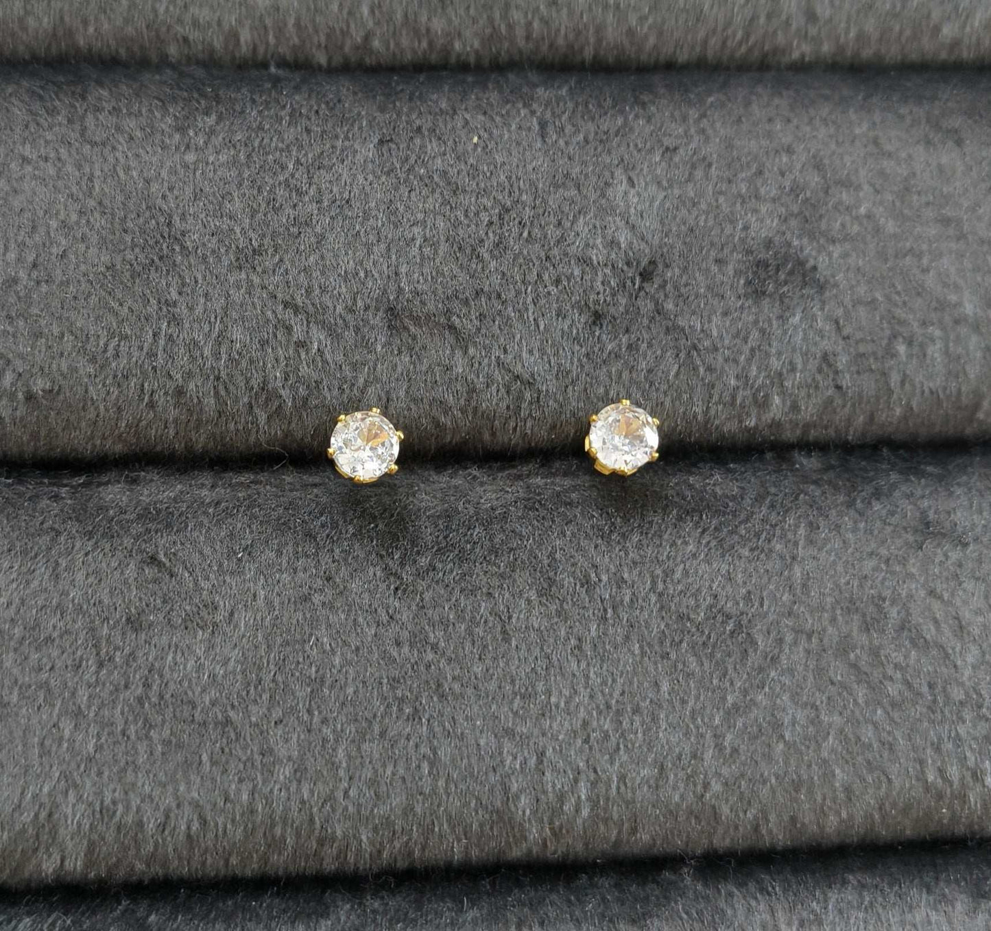 Anti Tarnish Solitaire Stud Earrings 18K Gold Plated