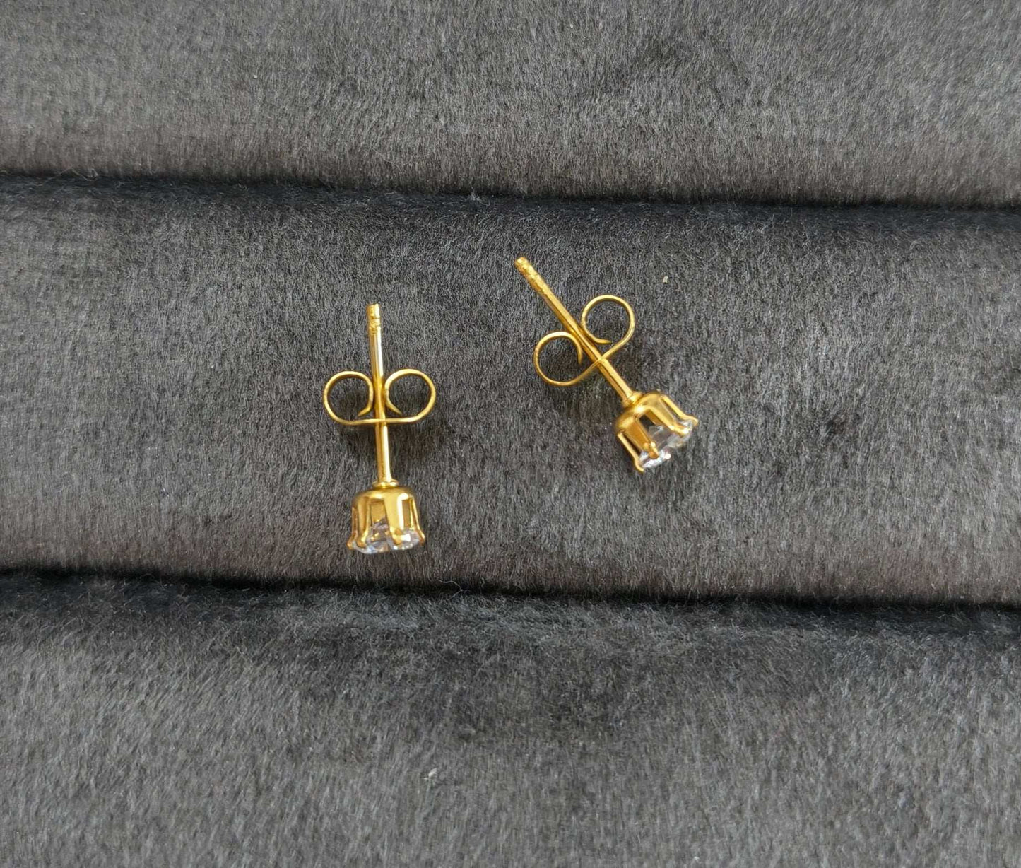 Anti Tarnish Solitaire Stud Earrings 18K Gold Plated
