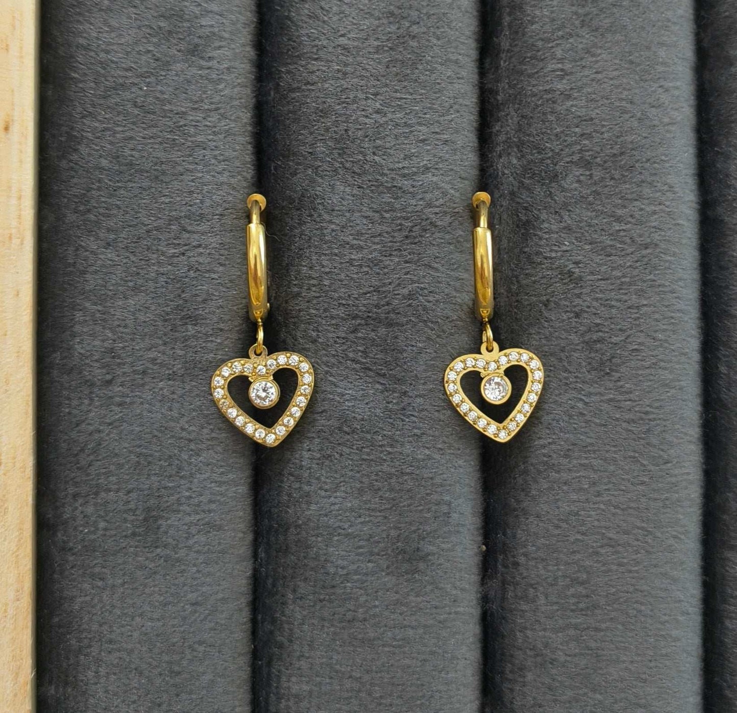 Anti Tarnish Stone Studded Heart Dangler Earrings 18K Gold Plated