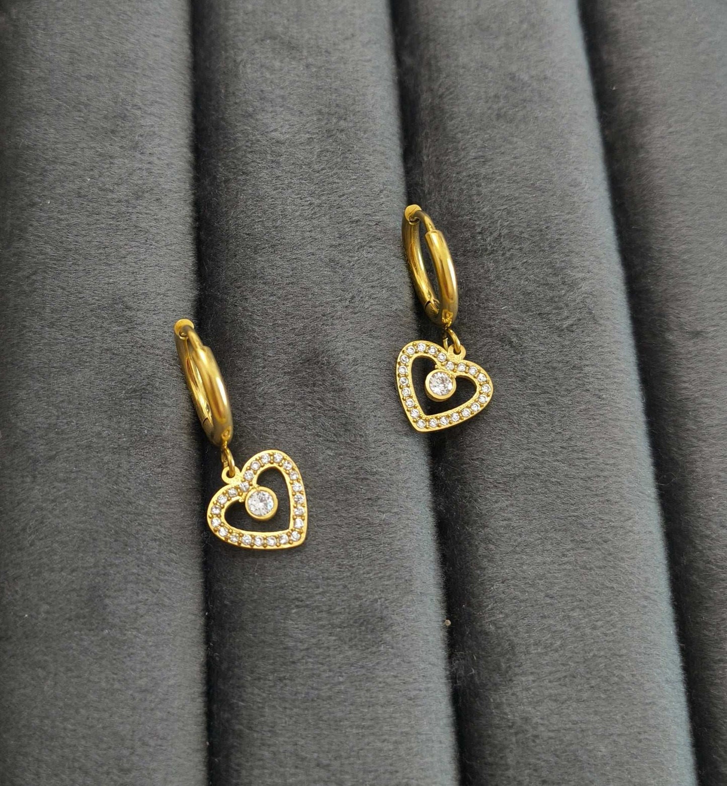 Anti Tarnish Stone Studded Heart Dangler Earrings 18K Gold Plated