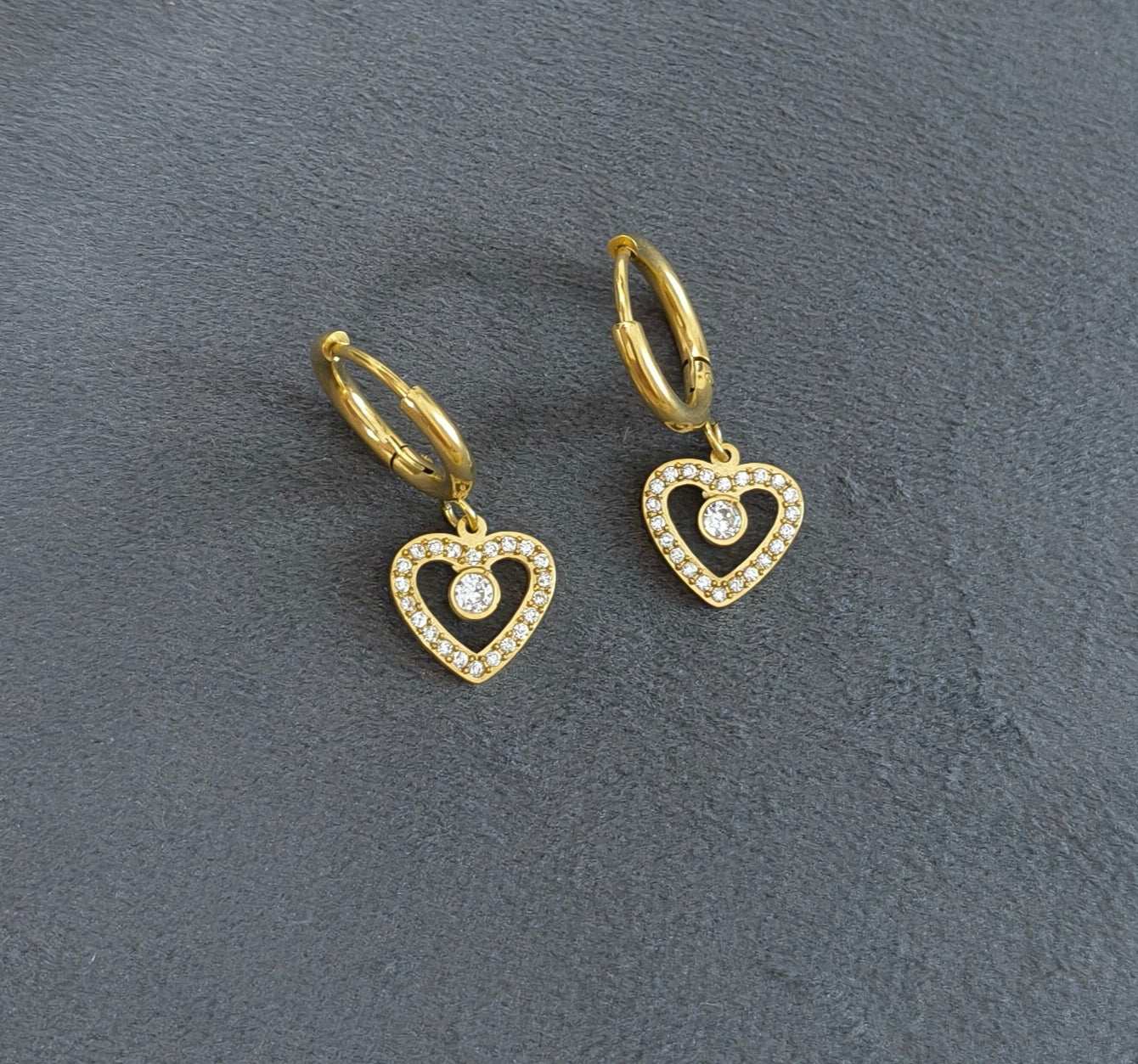 Anti Tarnish Stone Studded Heart Dangler Earrings 18K Gold Plated