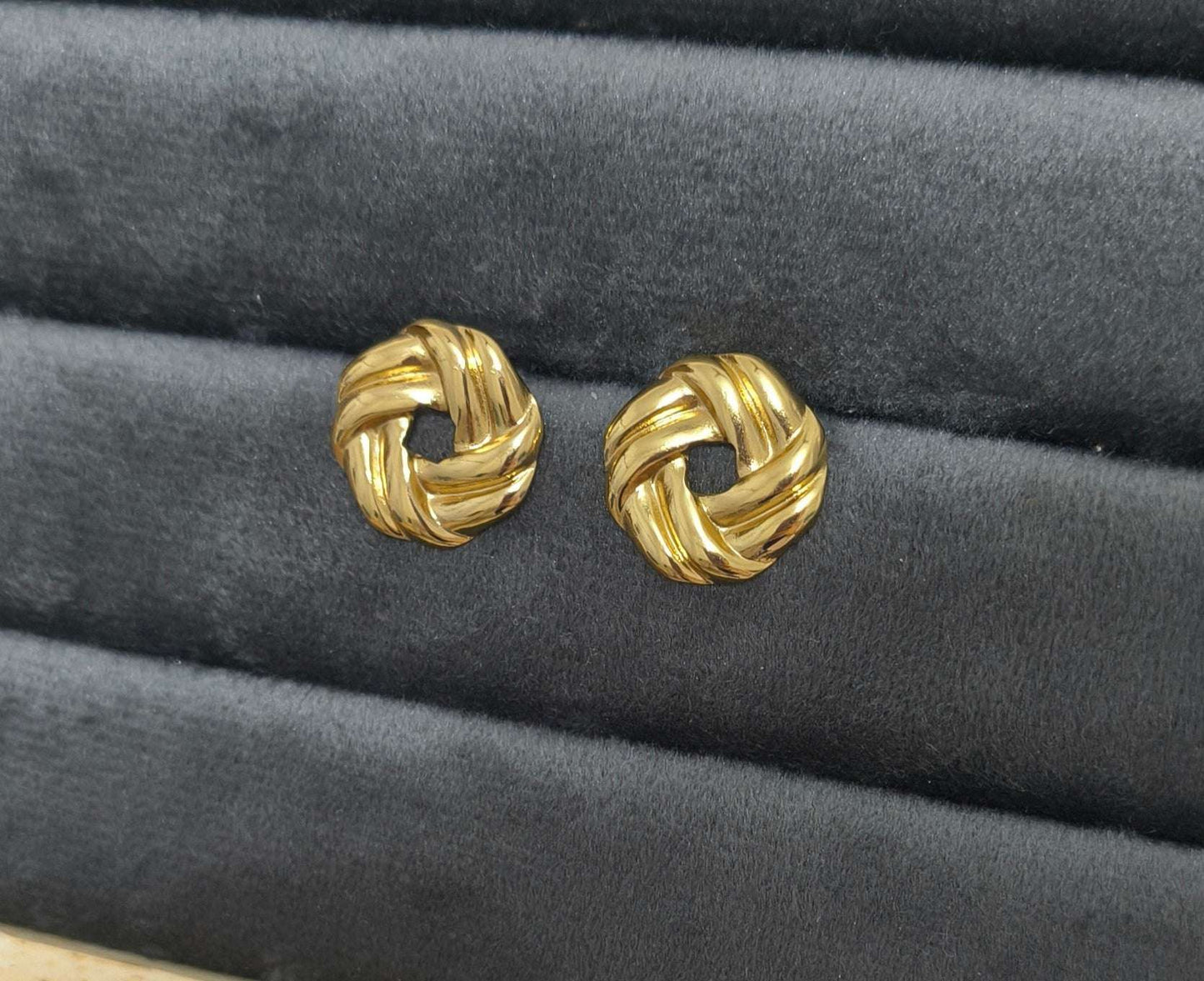 Anti Tarnish Twisted Round Stud Earrings 18K Gold Plated