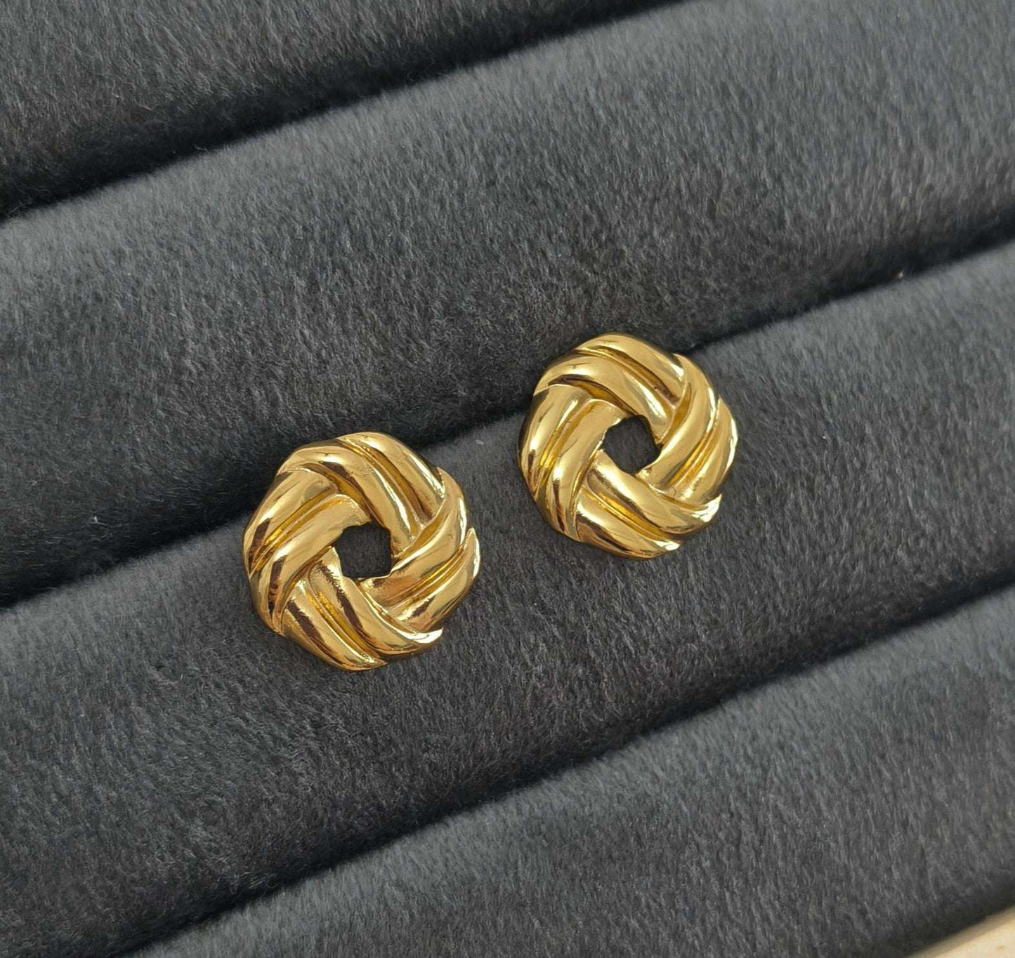 Anti Tarnish Twisted Round Stud Earrings 18K Gold Plated