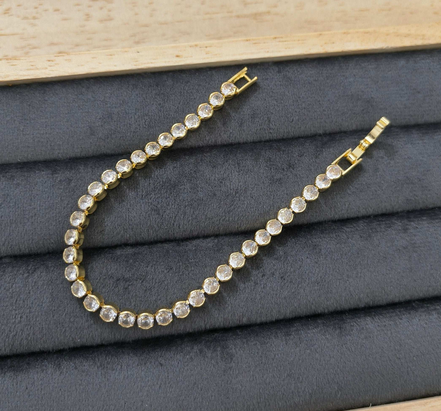 Anti Tarnish Zircon Studded Solitaire Bracelet