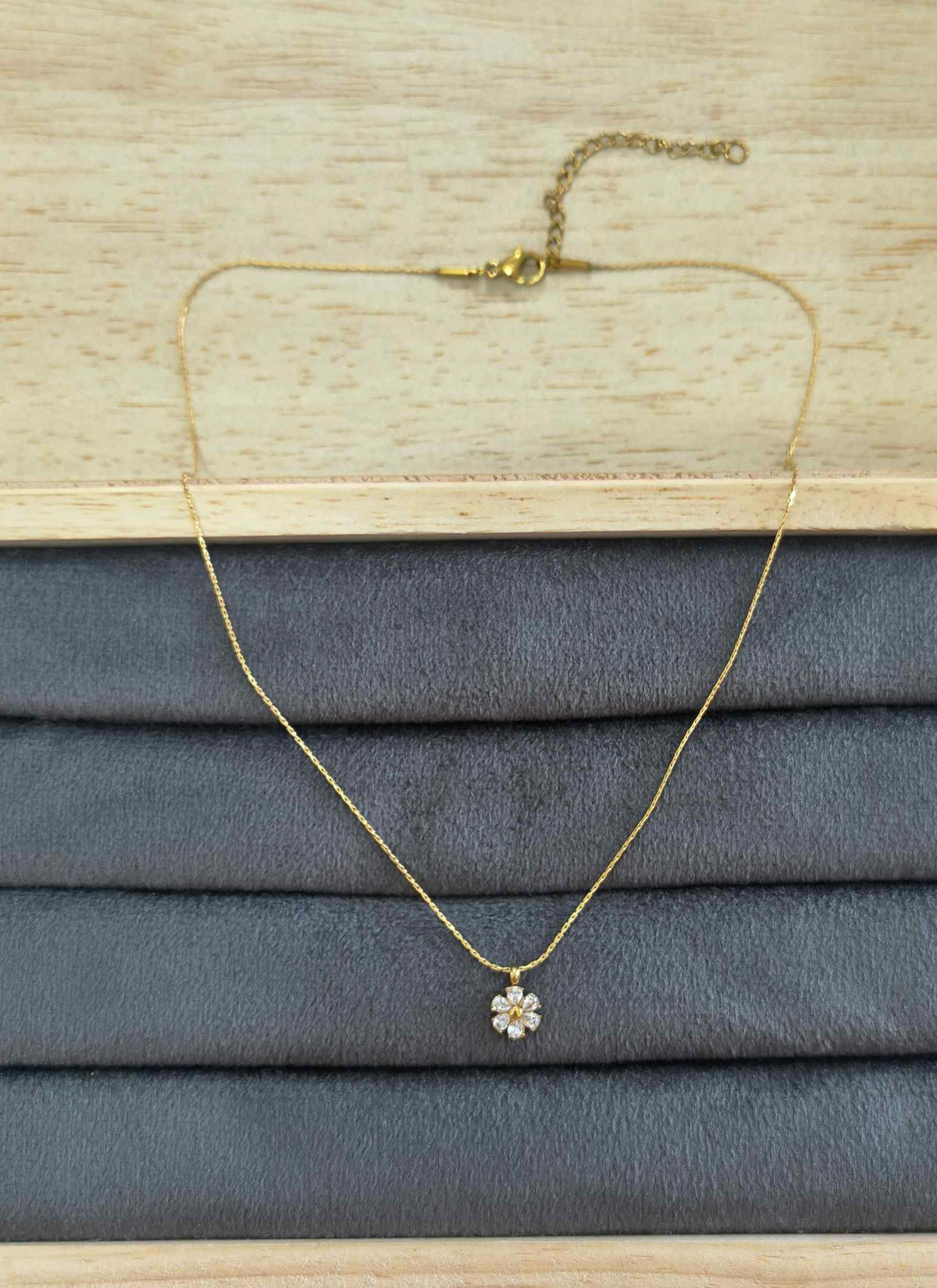 Anti-Tarnish Dainty Zircon Flower Pendant Necklace | 18k Gold PVD Plated