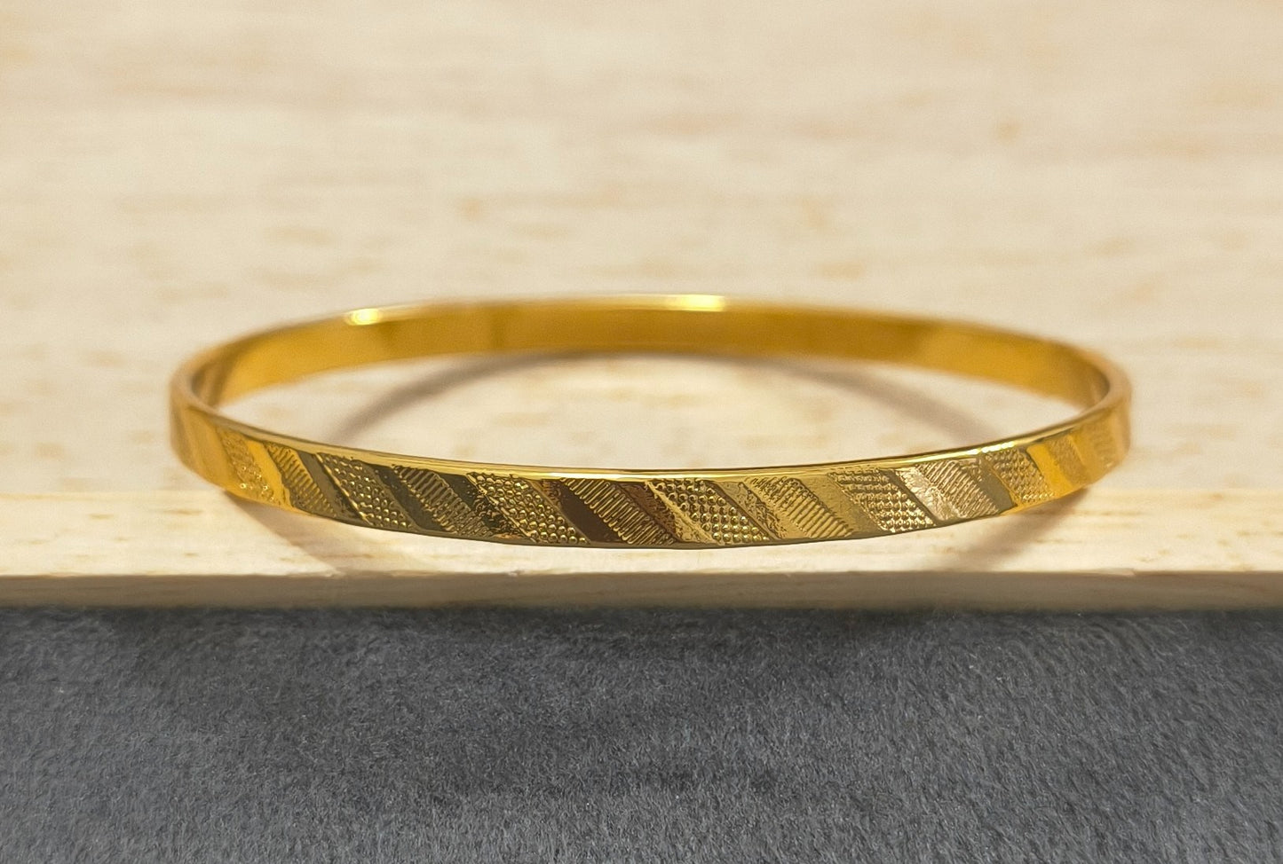 Anti Tarnish Bangle Dazzling Print 18K Gold Plated