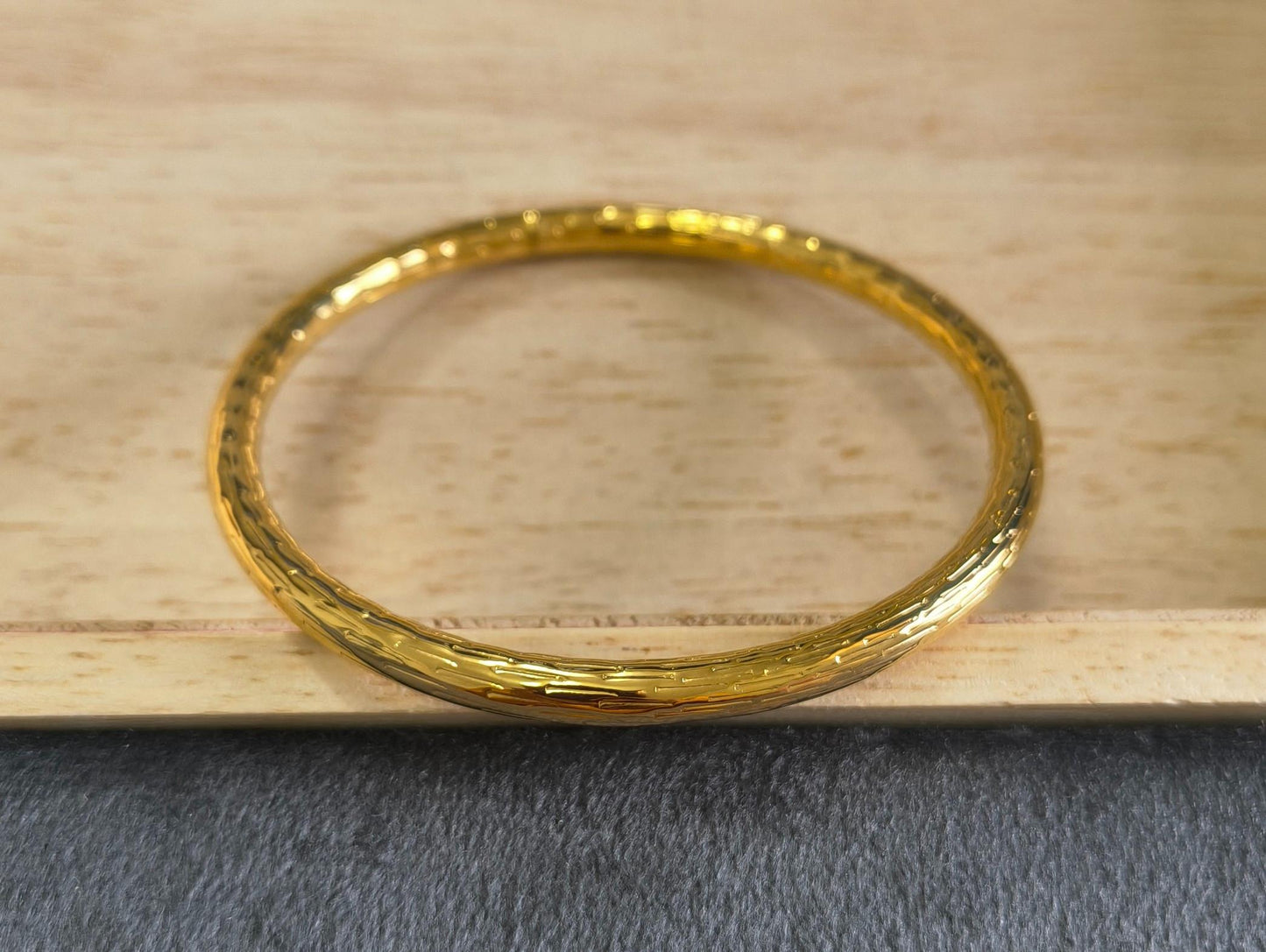 Anti Tarnish Bangle Textured Unisex Bracelet 18K Gold Plated