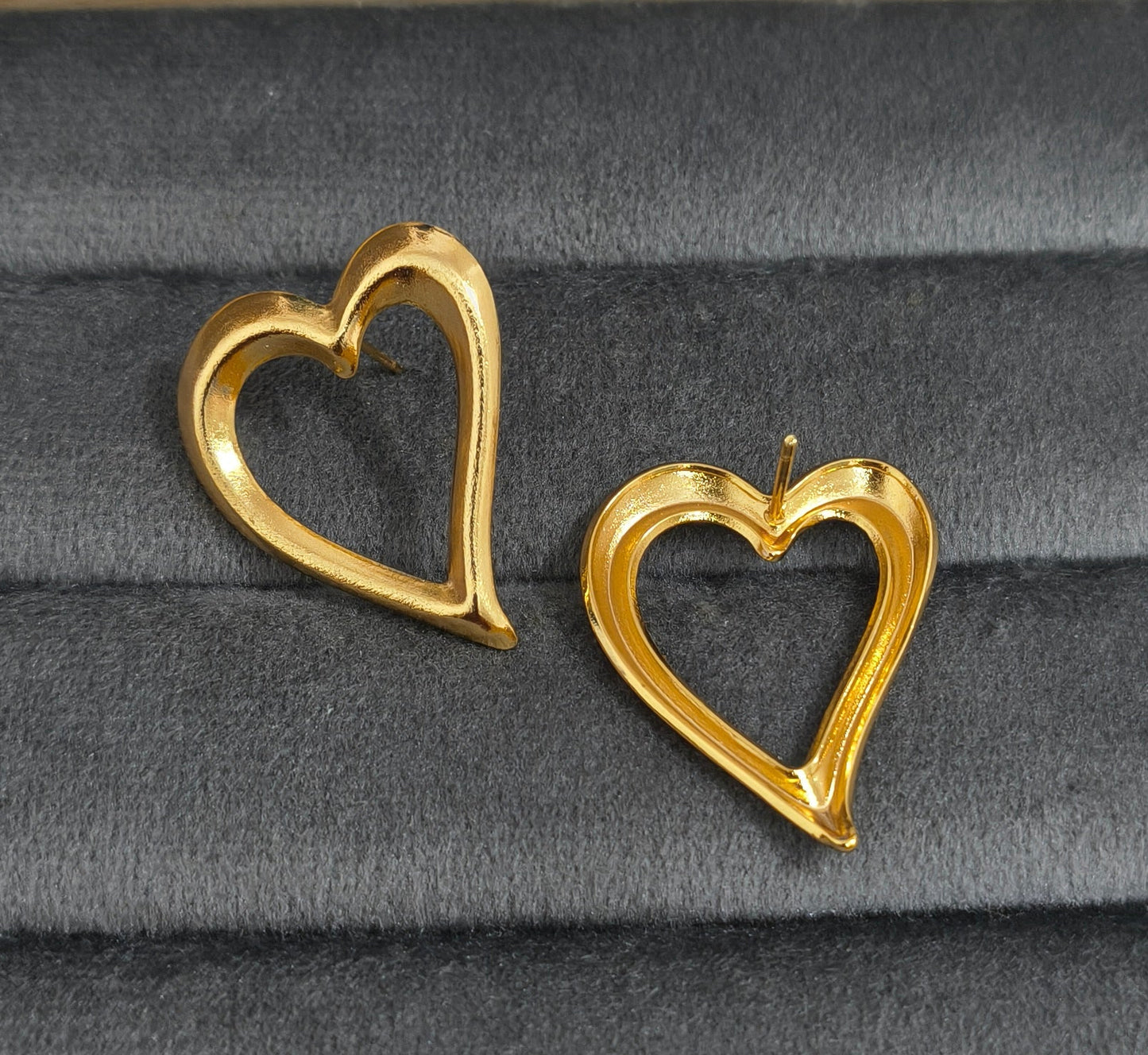 Anti Tarnish Bold Hollow Heart Stud Earrings 18K Gold Plated