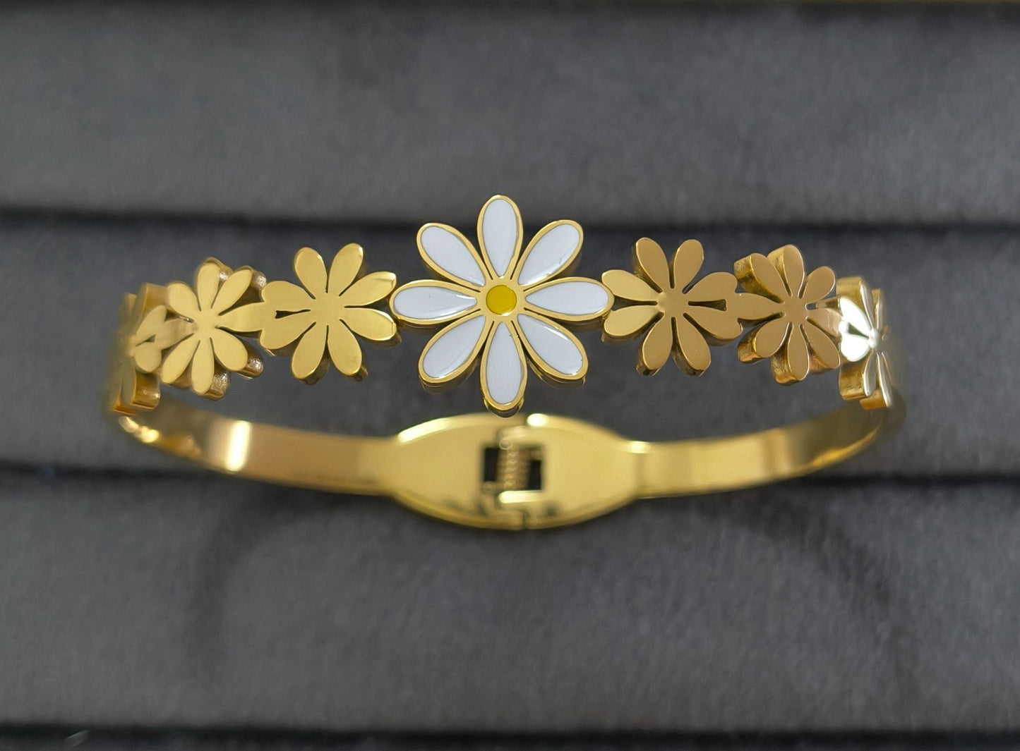 Anti Tarnish Bracelet Floral Beach Vibe 18K Gold Plated