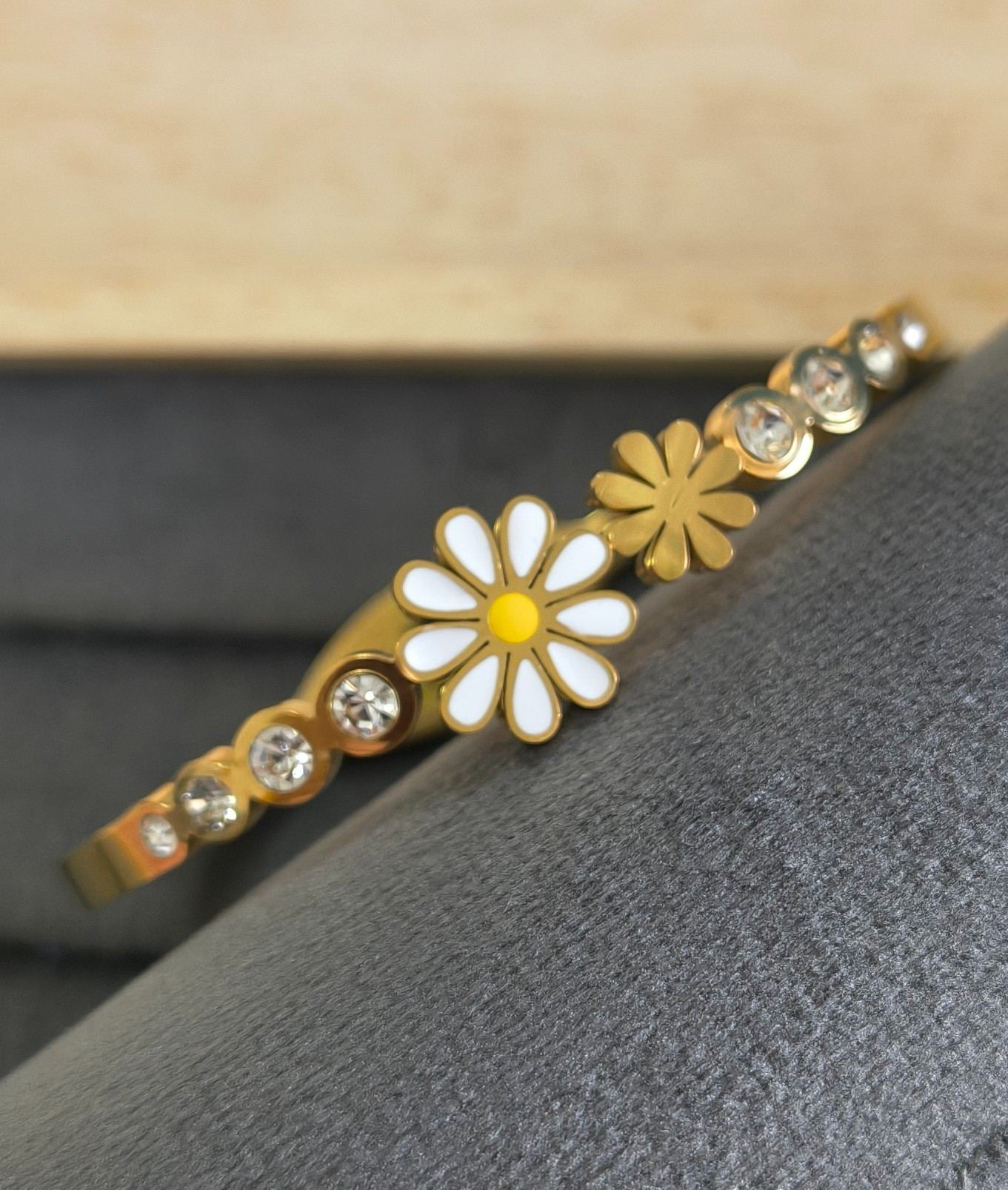 Anti Tarnish Bracelet Floral Diamonds 18K Gold Plated