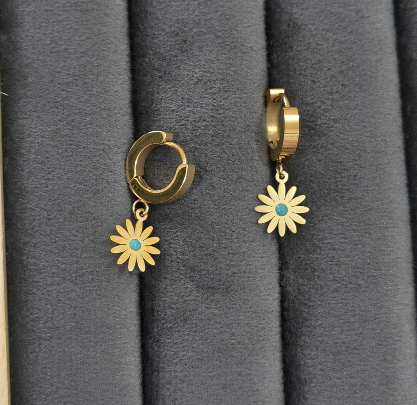 Anti Tarnish Cute Daisy Flower Earring 18K Gold Plated
