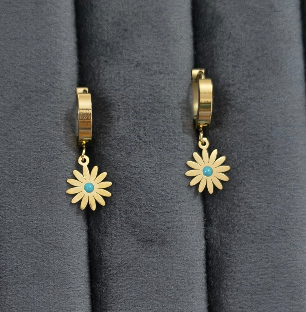 Anti Tarnish Cute Daisy Flower Earring 18K Gold Plated