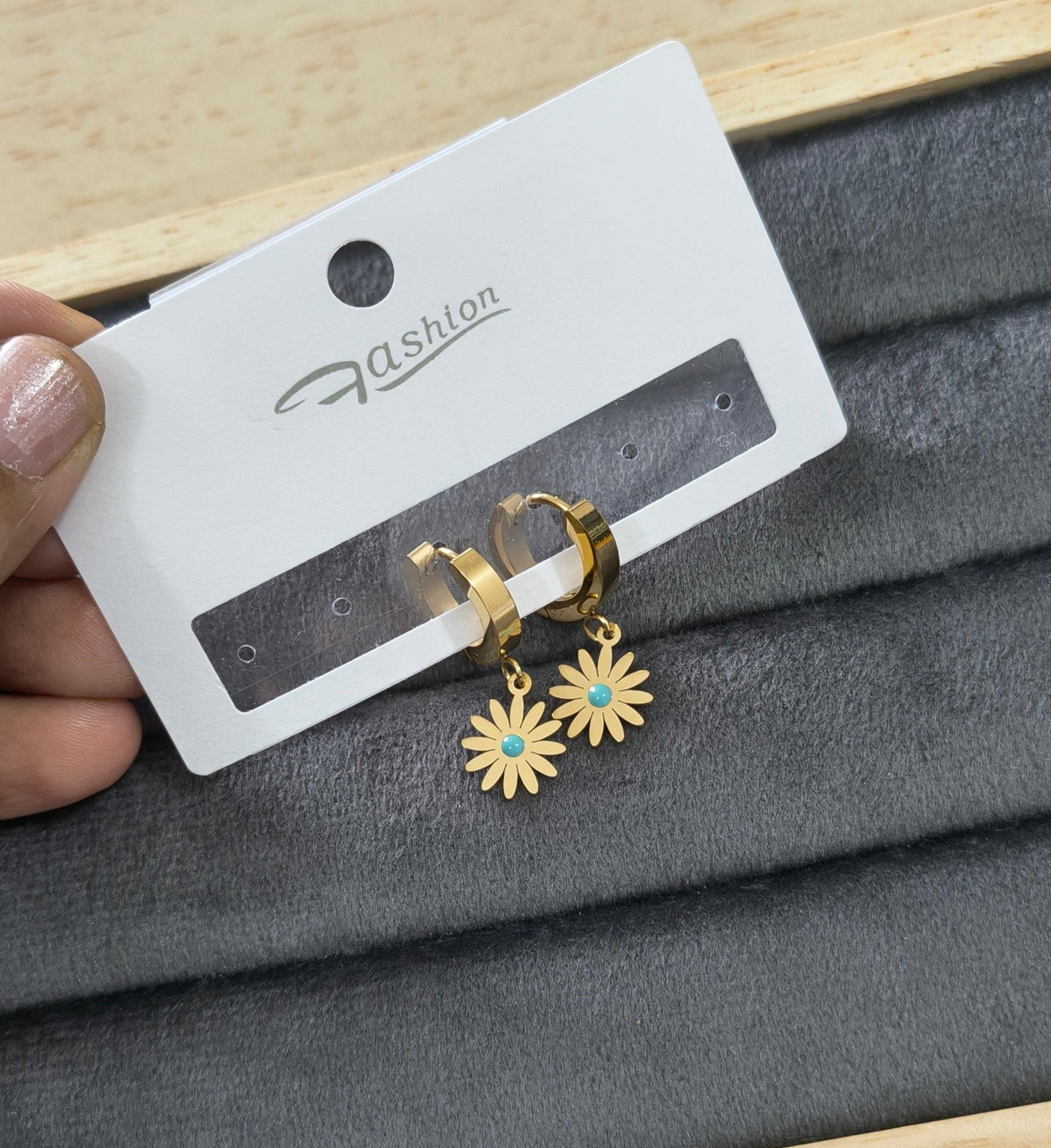 Anti Tarnish Cute Daisy Flower Earring 18K Gold Plated