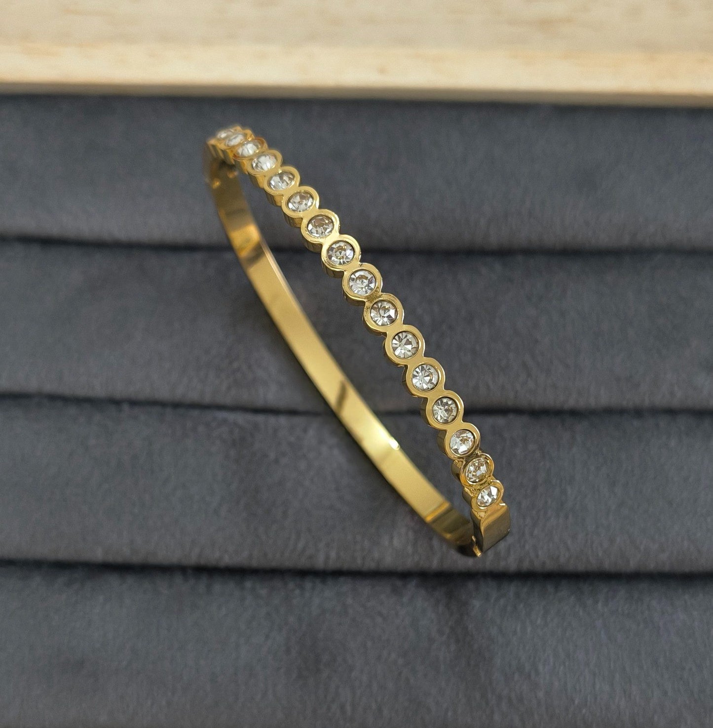 Anti Tarnish Dazzling Bezel Tennis Bracelet 18K Gold Plated