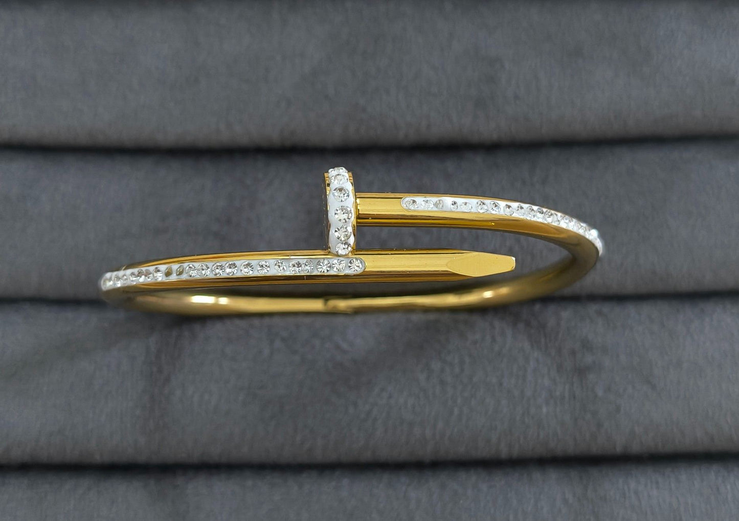 Anti Tarnish Dazzling Nail Bracelet 18K Gold Plated