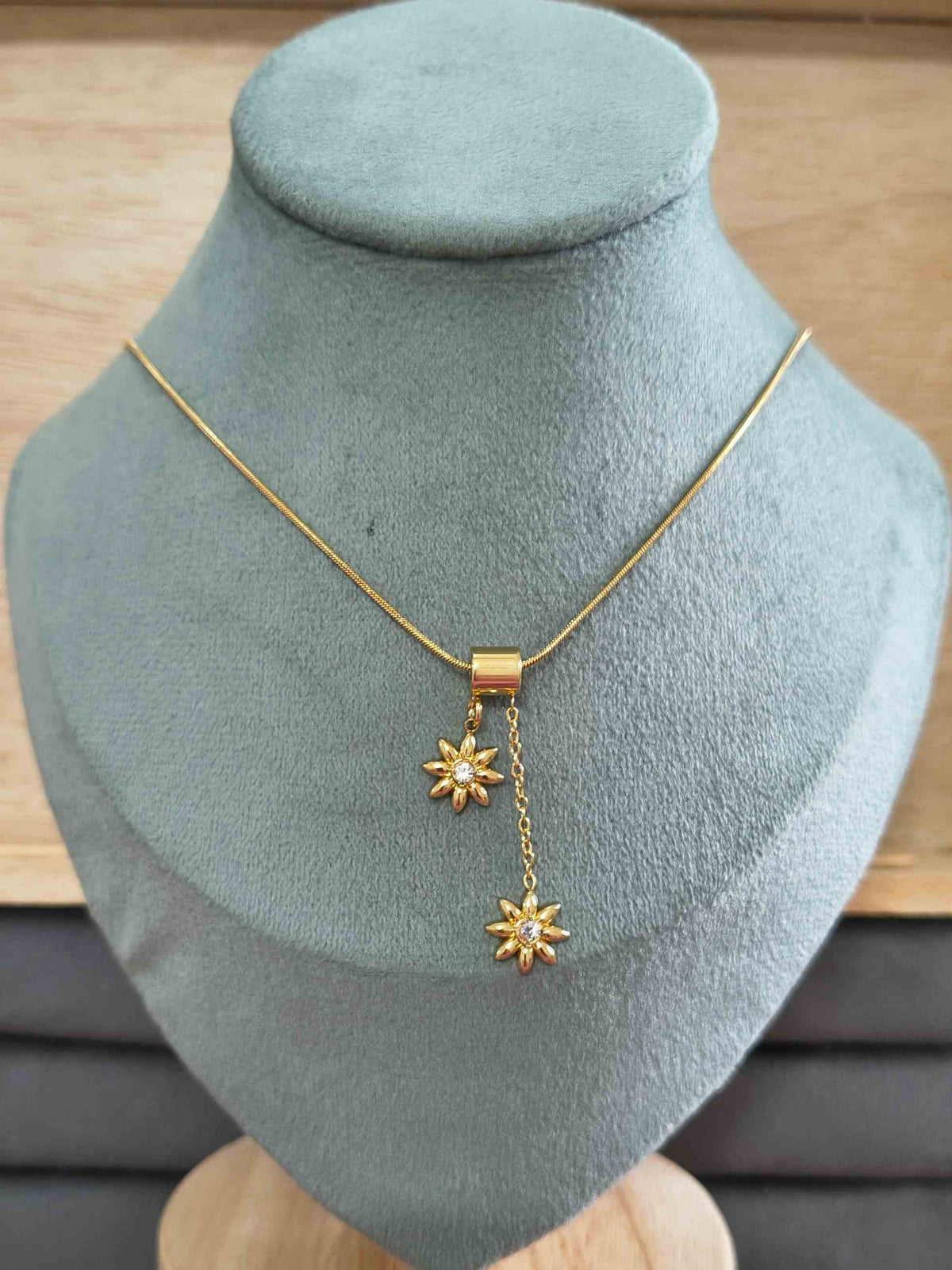 Anti Tarnish Delicate Floral Necklace 18K Gold Plated