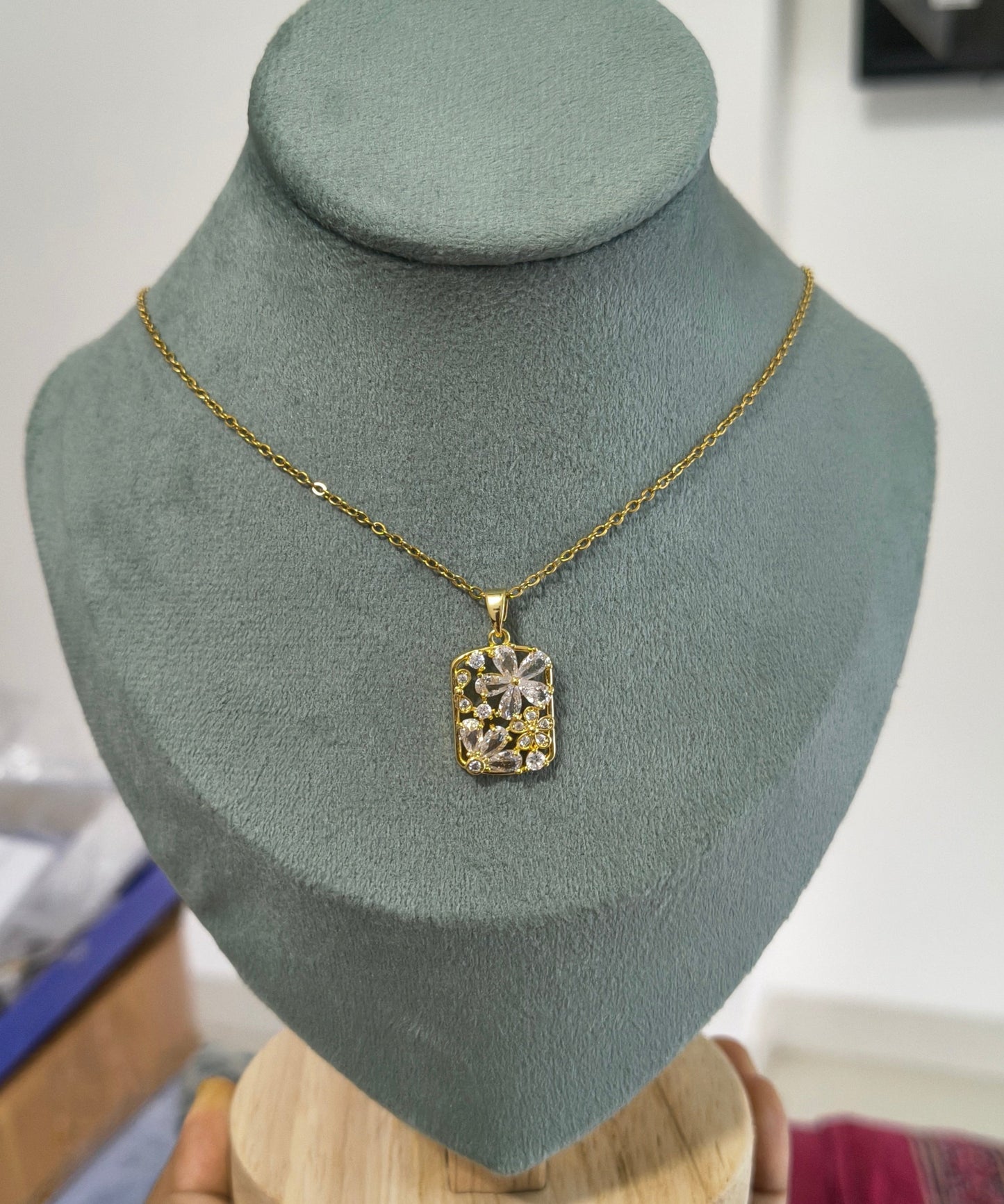 Anti Tarnish Delicate Floral Necklace 18K Gold Plated