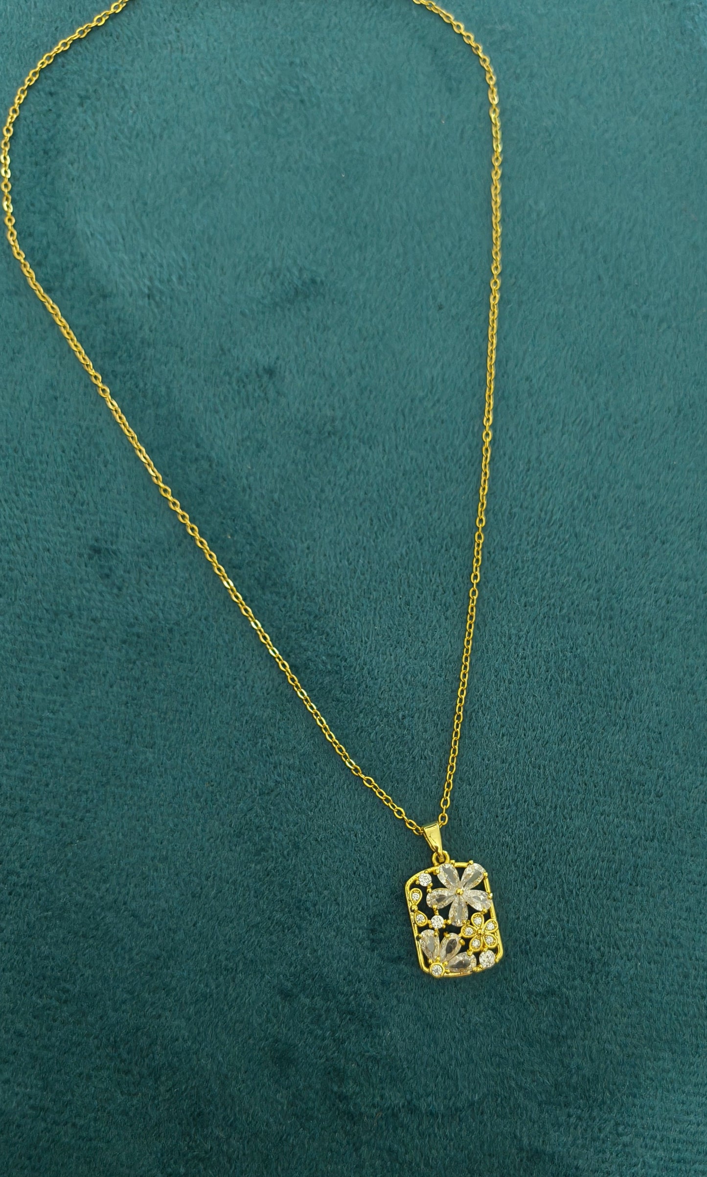 Anti Tarnish Delicate Floral Necklace 18K Gold Plated