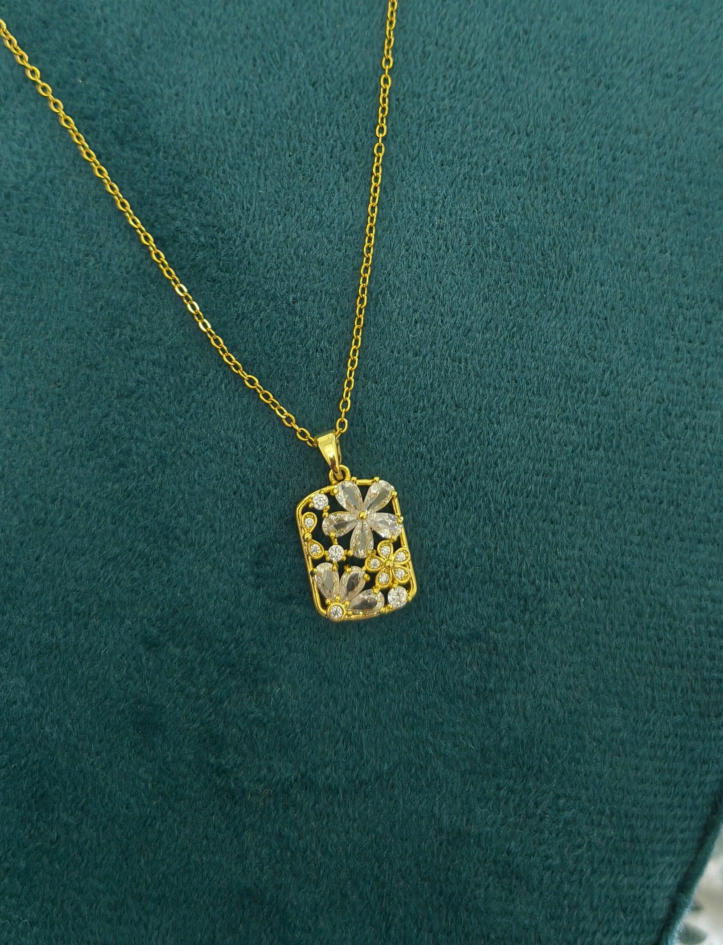 Anti Tarnish Delicate Floral Necklace 18K Gold Plated