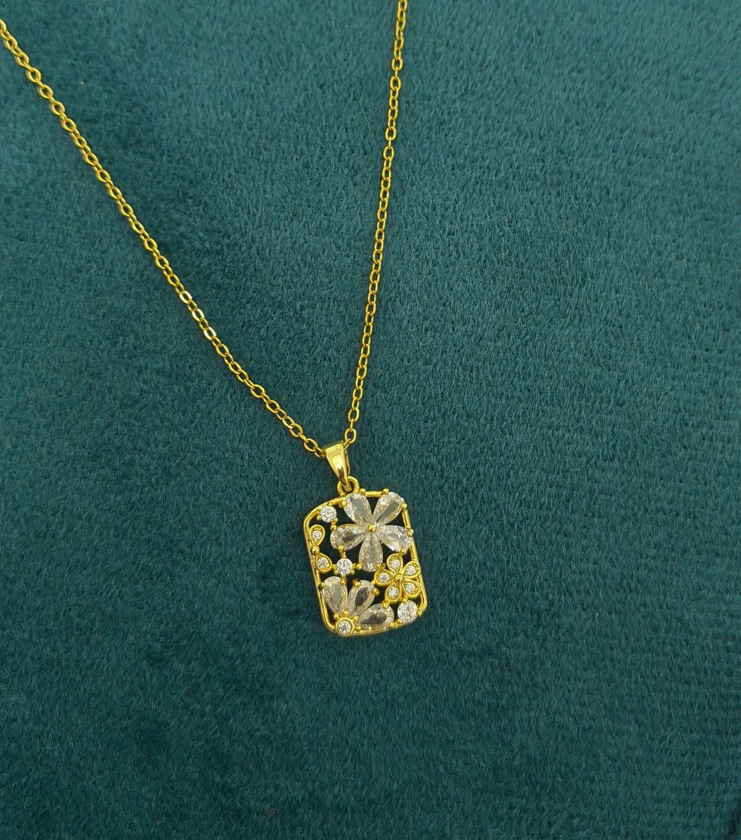 Anti Tarnish Delicate Floral Necklace 18K Gold Plated