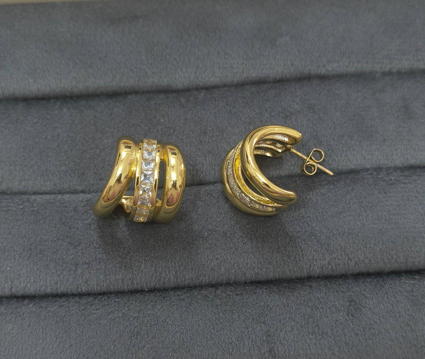 Anti Tarnish Earring Linear Curved Studs 18K Gold Plated