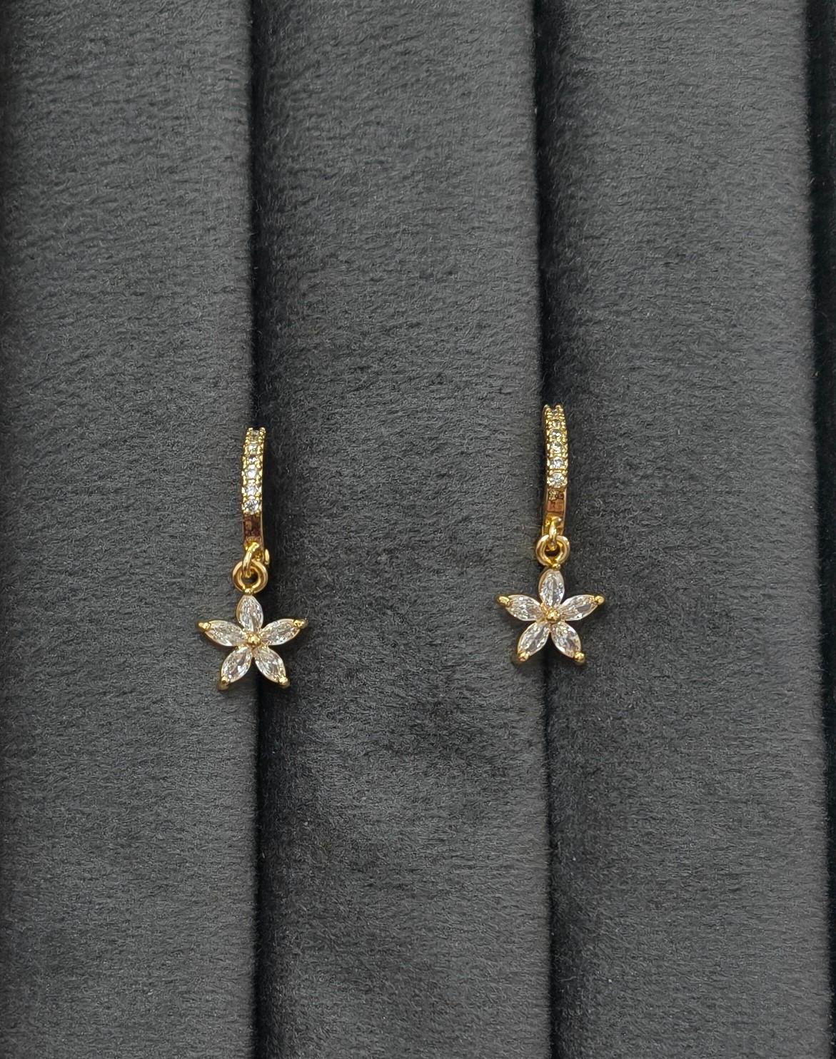 Anti Tarnish Earrings Floral Dangler 18K Gold Plated