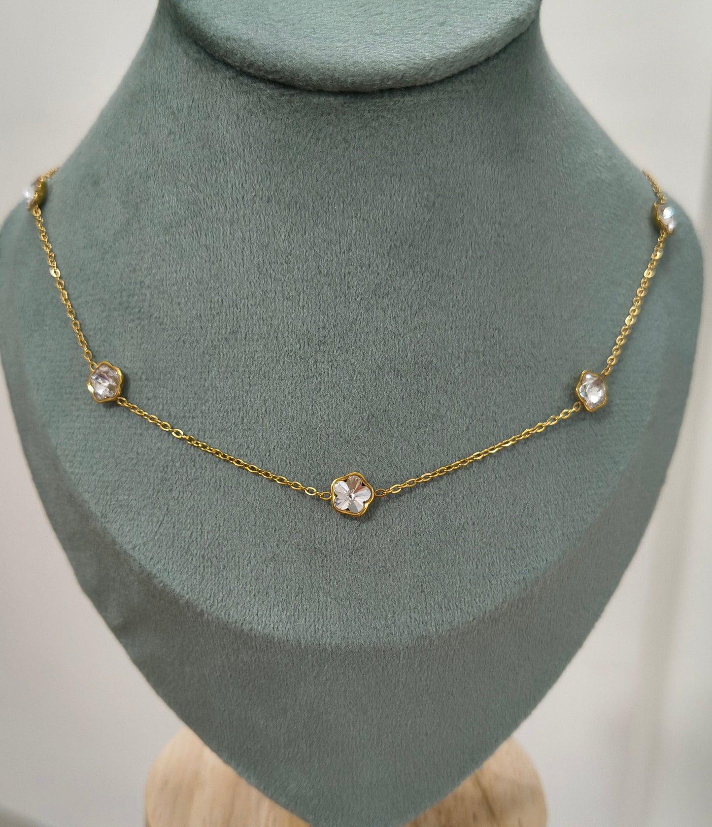 Anti Tarnish Floral Diamonds Necklace 18K Gold Plated