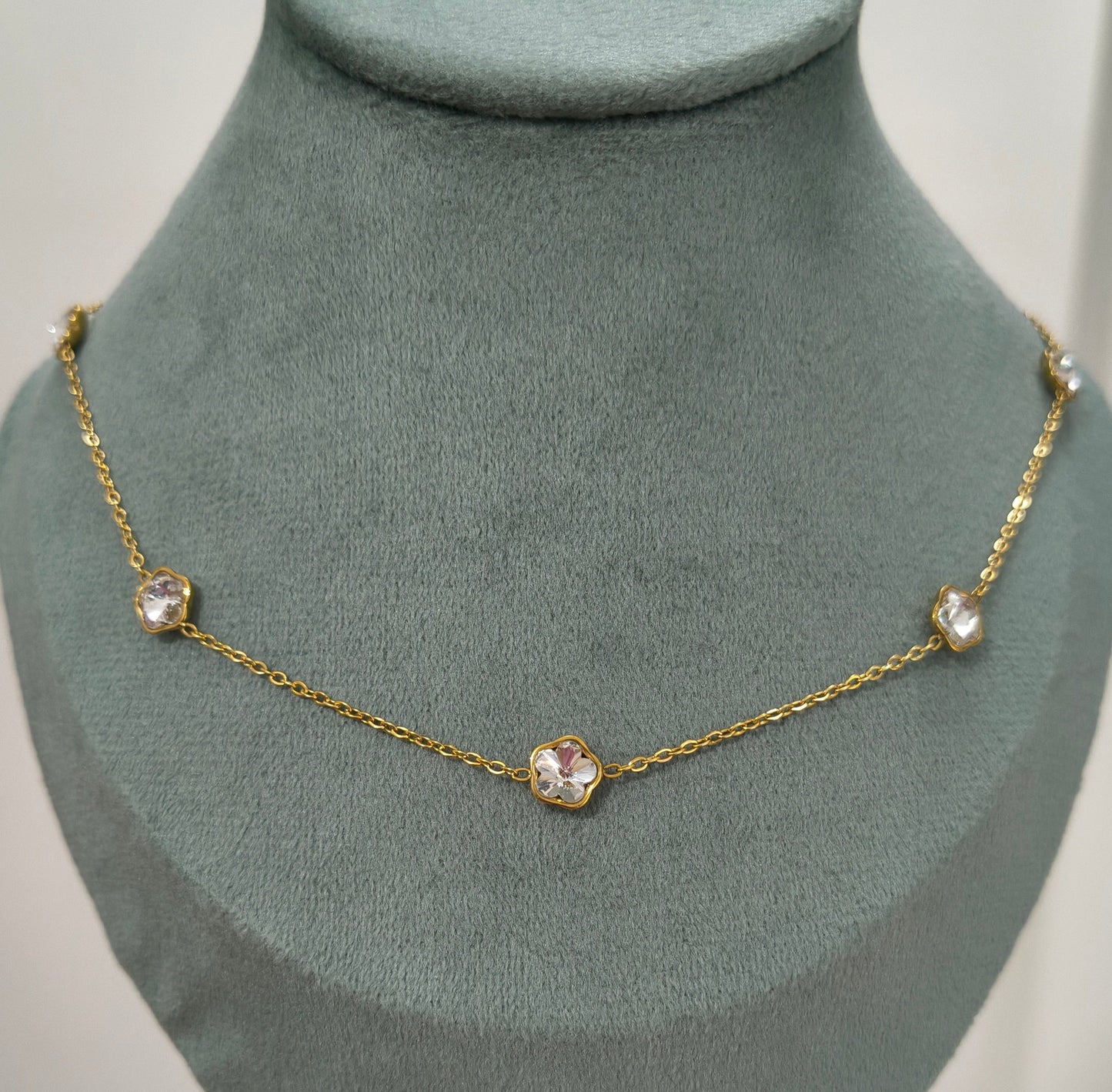 Anti Tarnish Floral Diamonds Necklace 18K Gold Plated