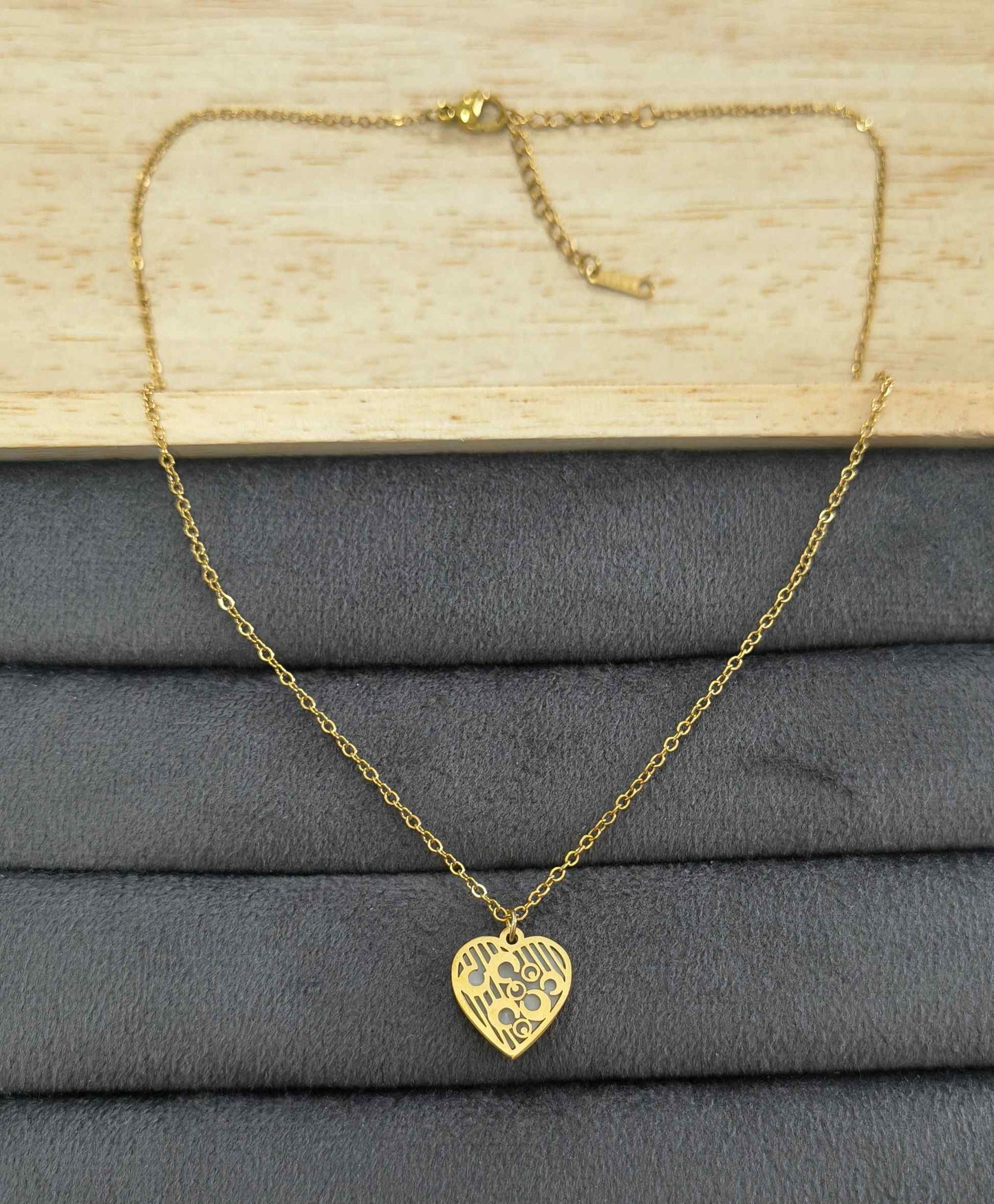 Anti Tarnish Geometric Heart Pendant Necklace 18K Gold