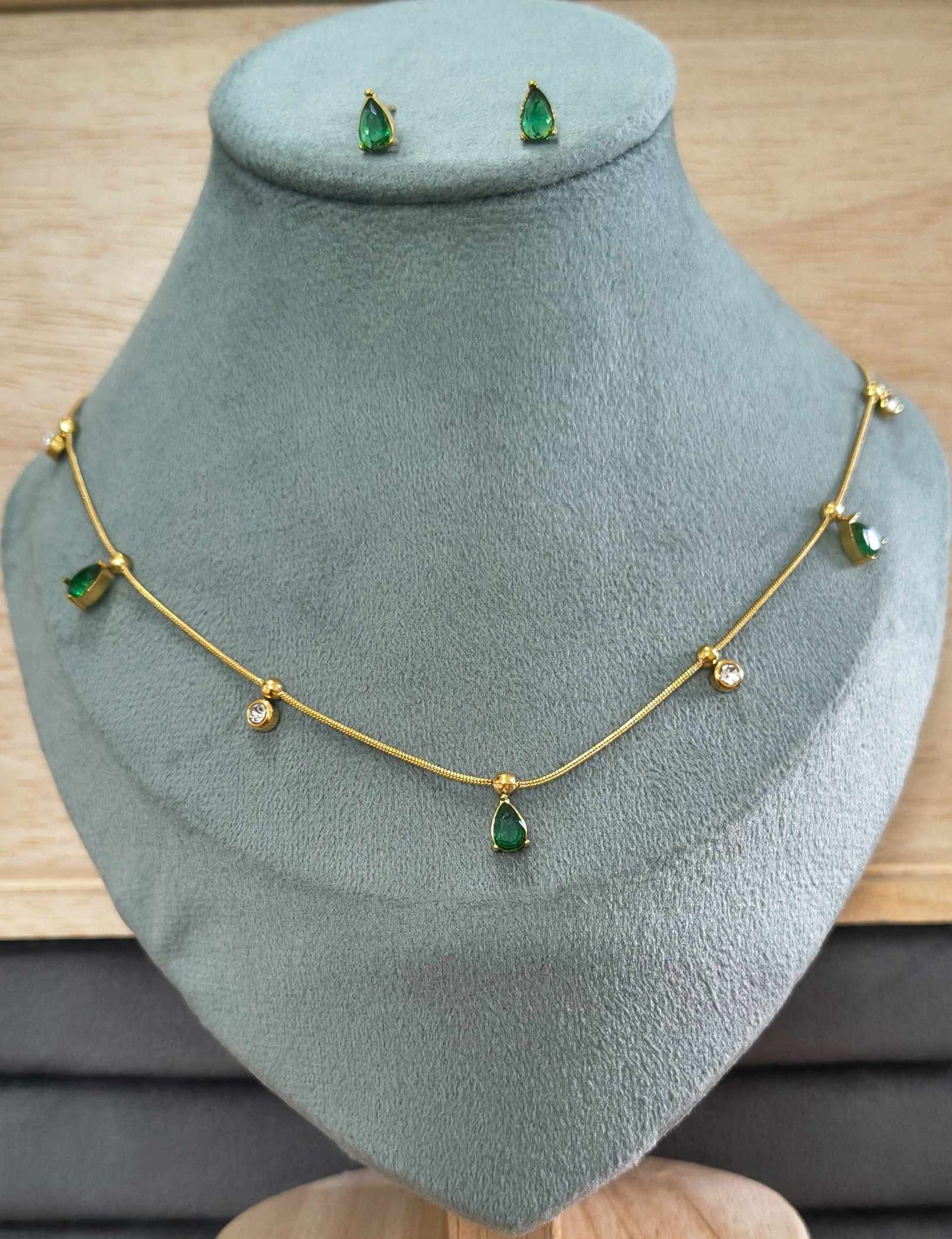 Anti Tarnish Necklace With Earrings Green Teardrop Set