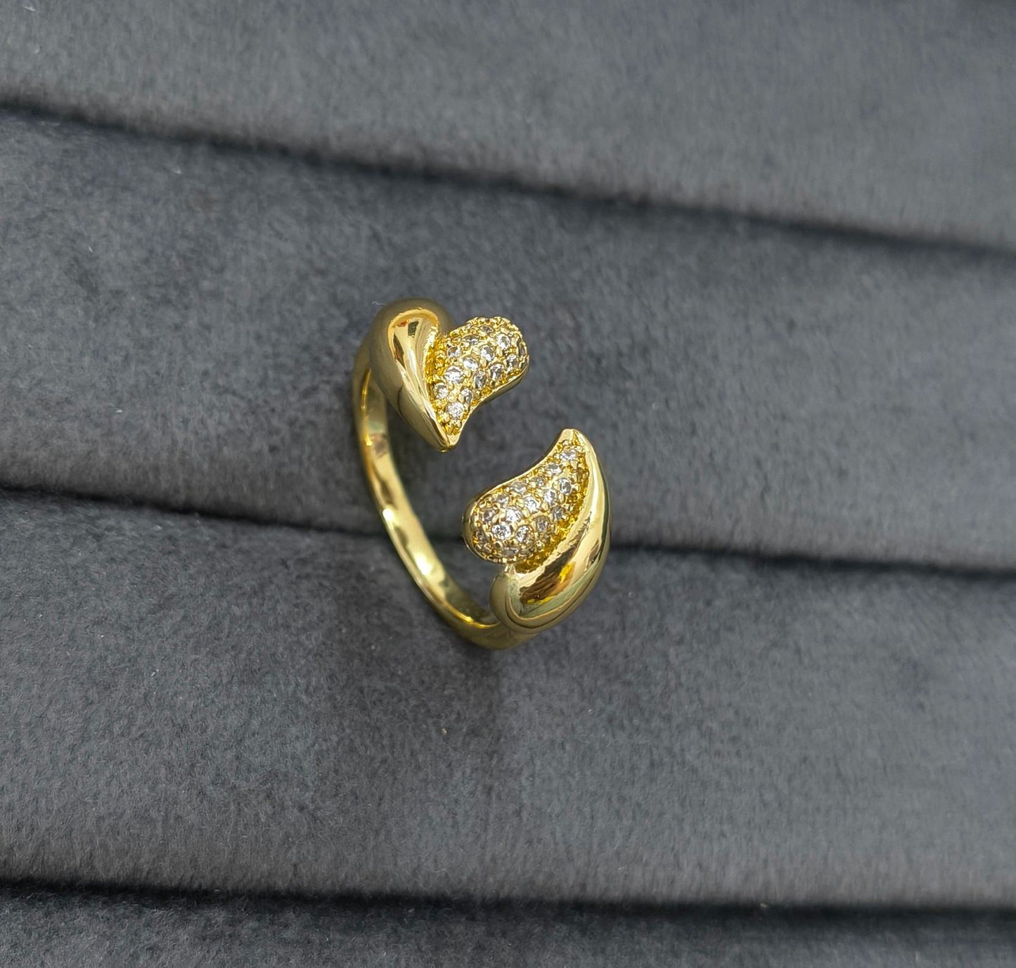 Anti Tarnish Ring Shiny Hearts Ring 18K Gold Plated