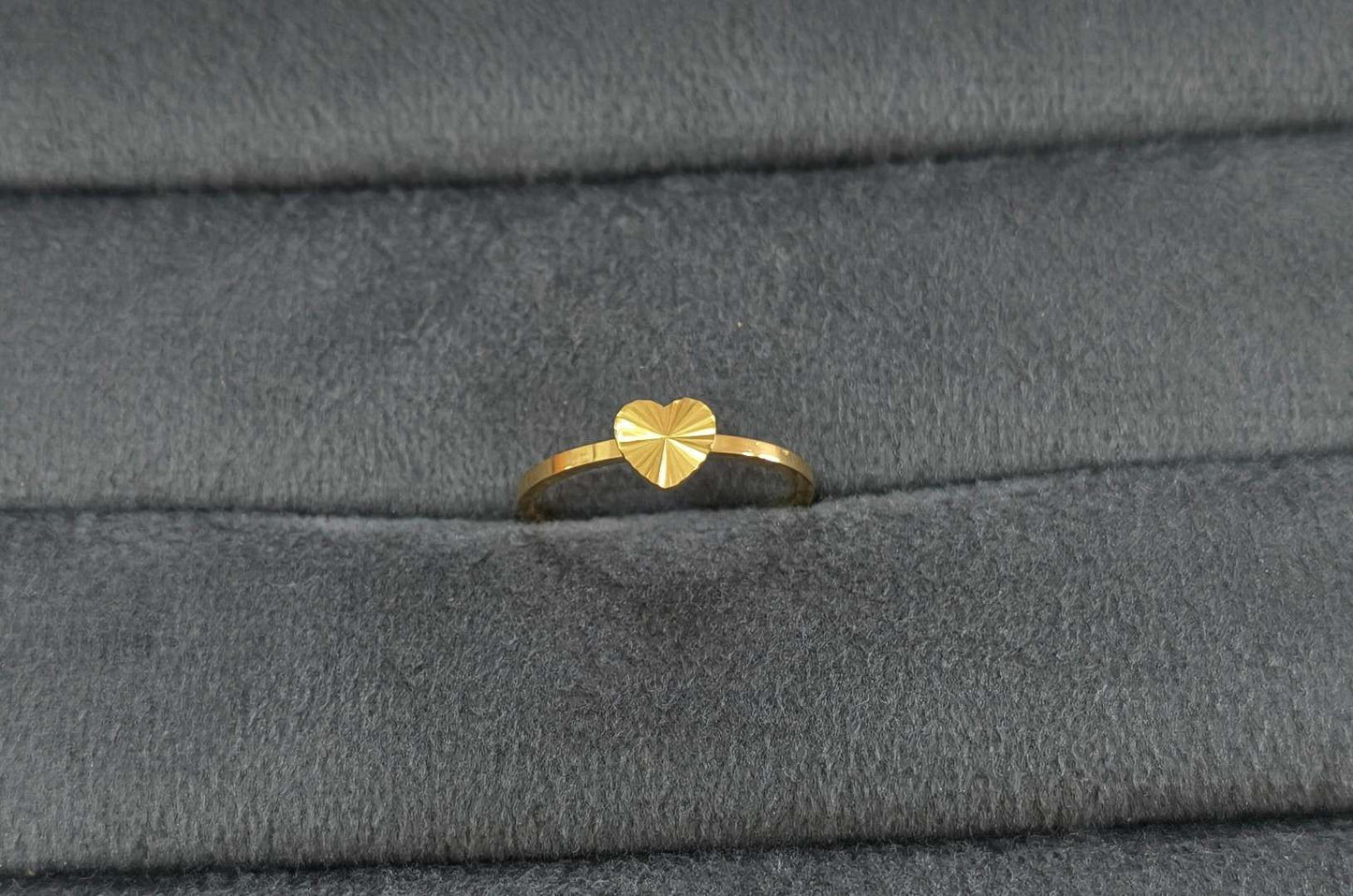 Anti Tarnish Sleek Band Cute Heart Ring 18K Gold Plated
