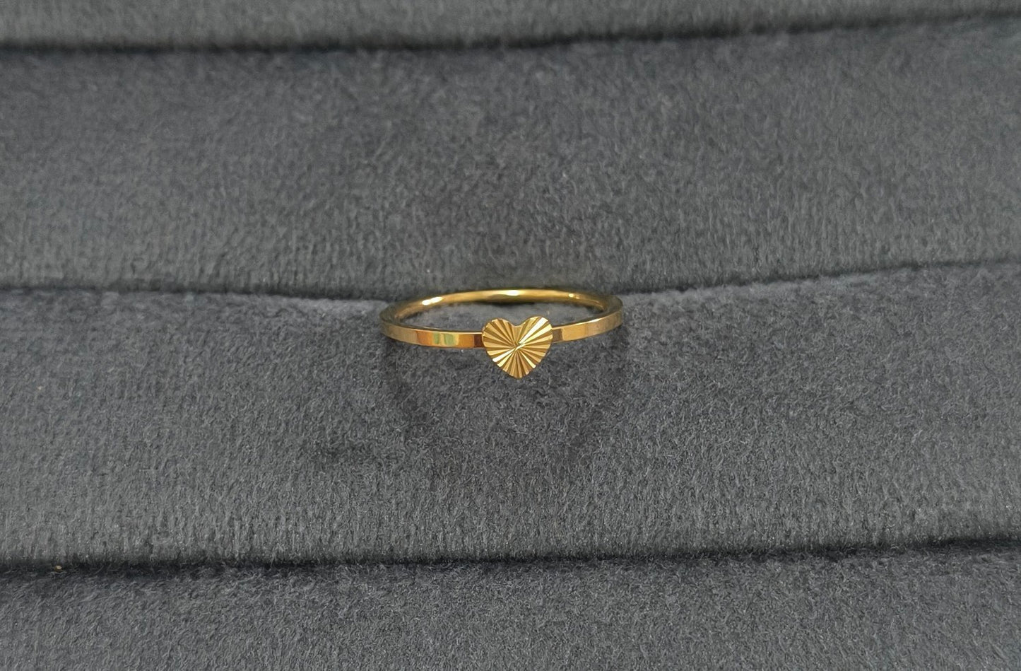 Anti Tarnish Sleek Band Mini Heart Ring 18K Gold Plated