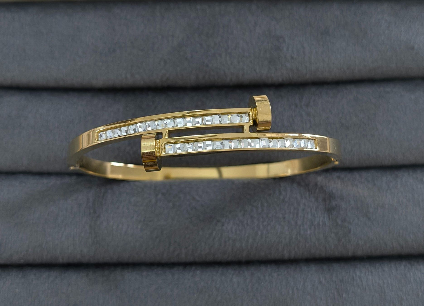 Anti Tarnish Sparkling Nail Bracelet 18K Gold Plated