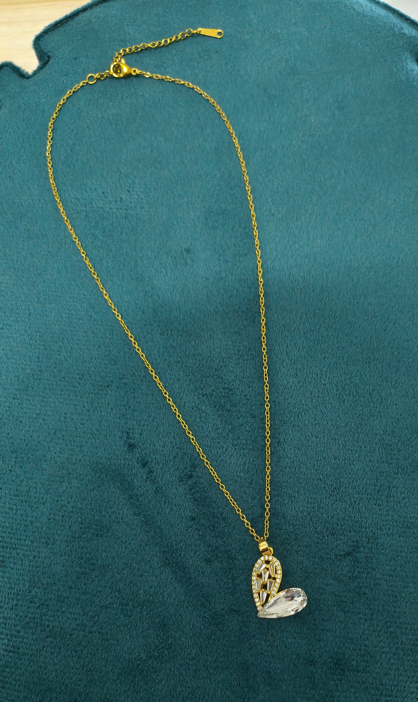 Anti Tarnish Stylish Crystal Heart Gold Necklace 18k Gold Plated