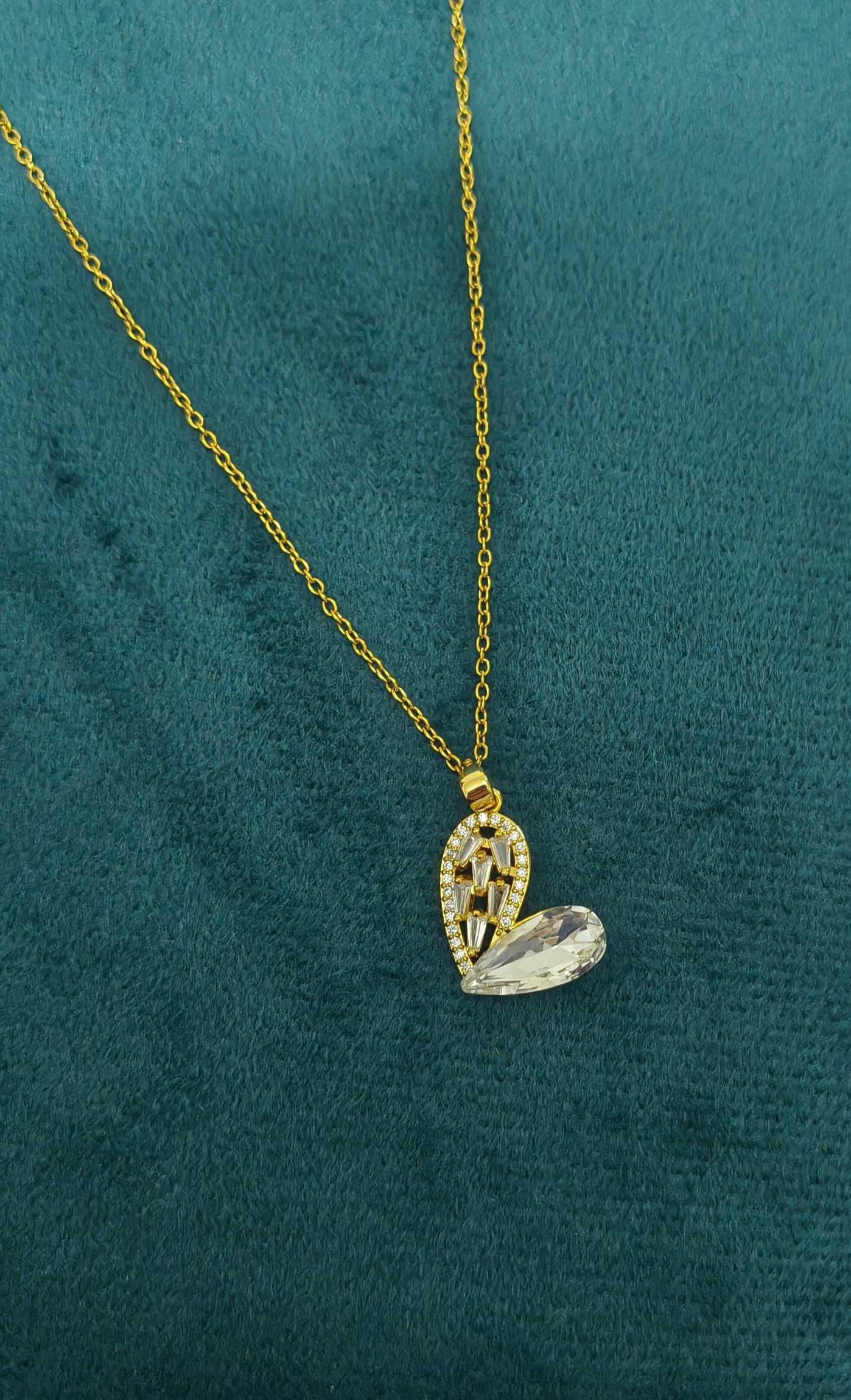 Anti Tarnish Stylish Crystal Heart Gold Necklace 18k Gold Plated