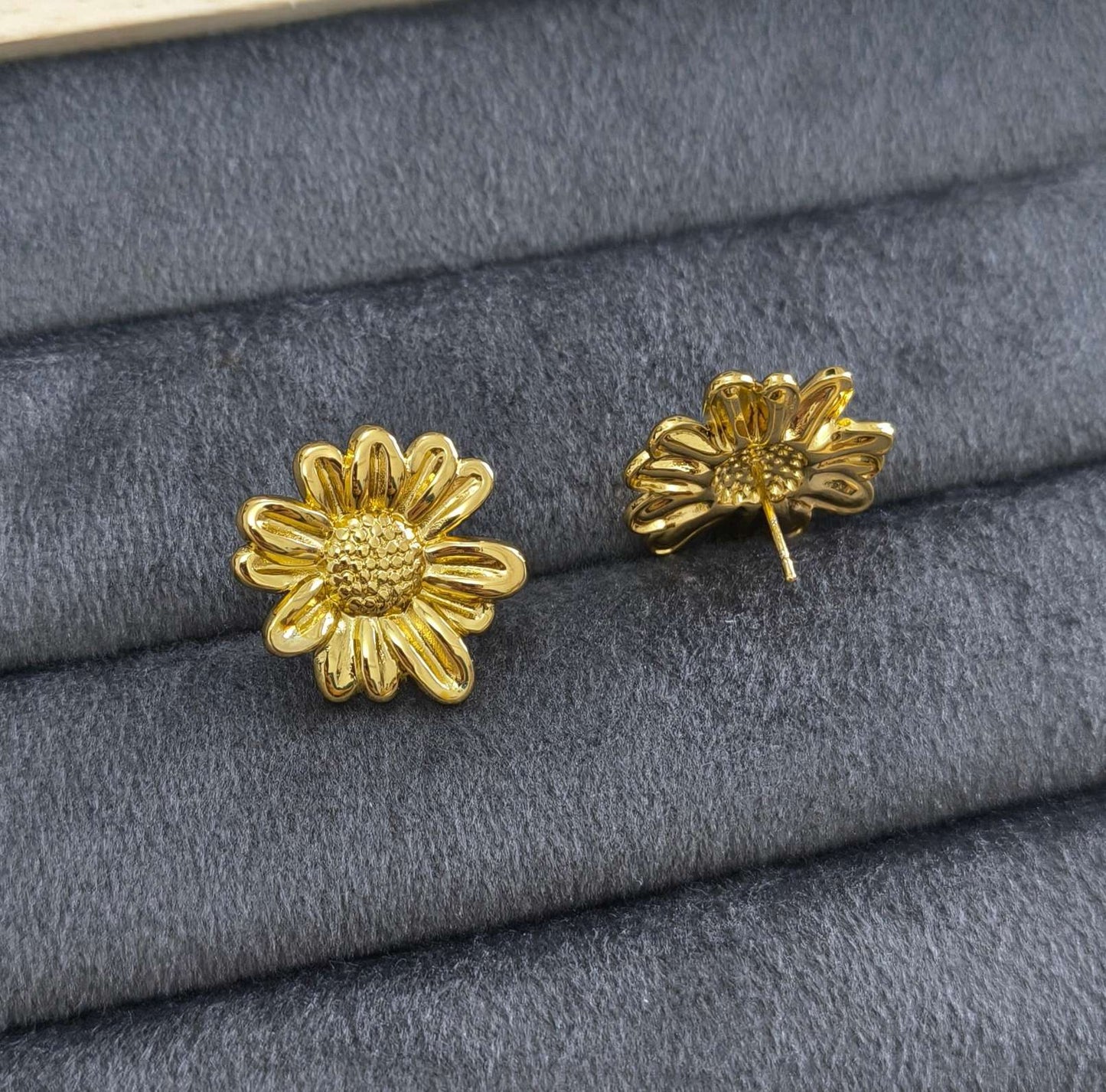 Anti Tarnish Sunflower Stud Earrings 18K Gold Plated
