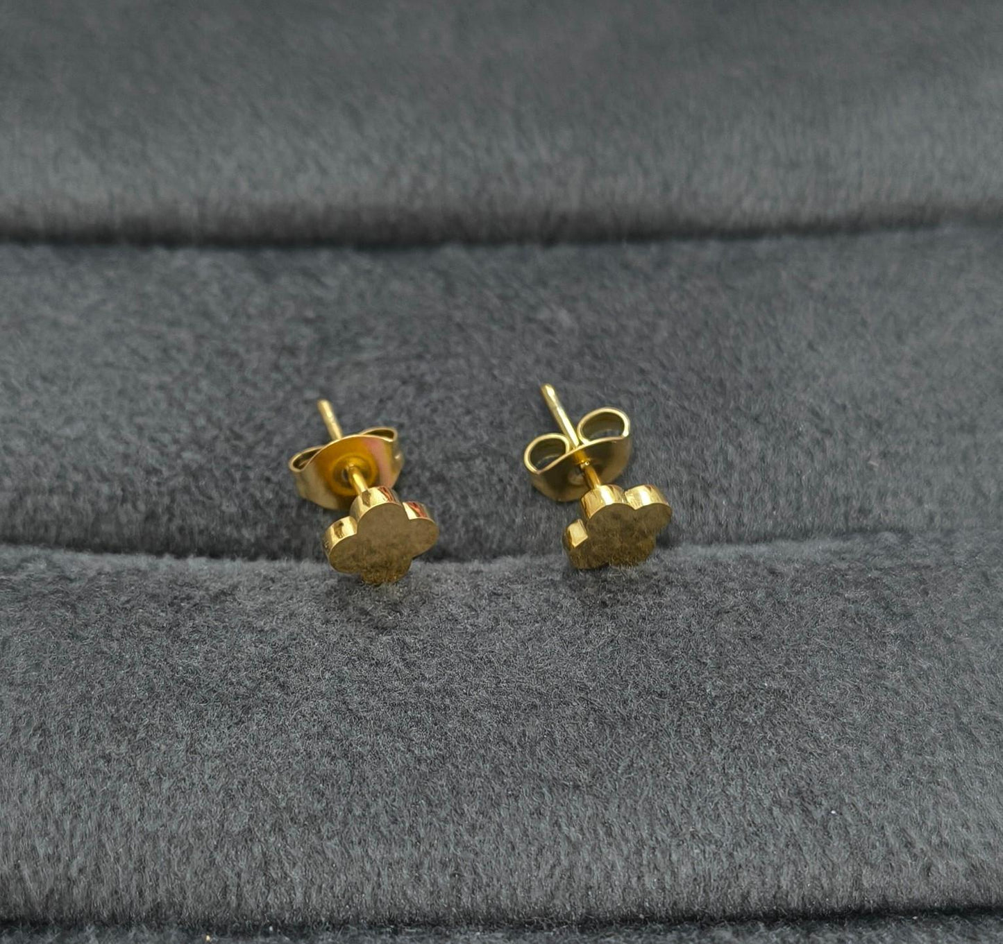 Anti Tarnish Unisex Flat Clover Studs 18K Gold Plated