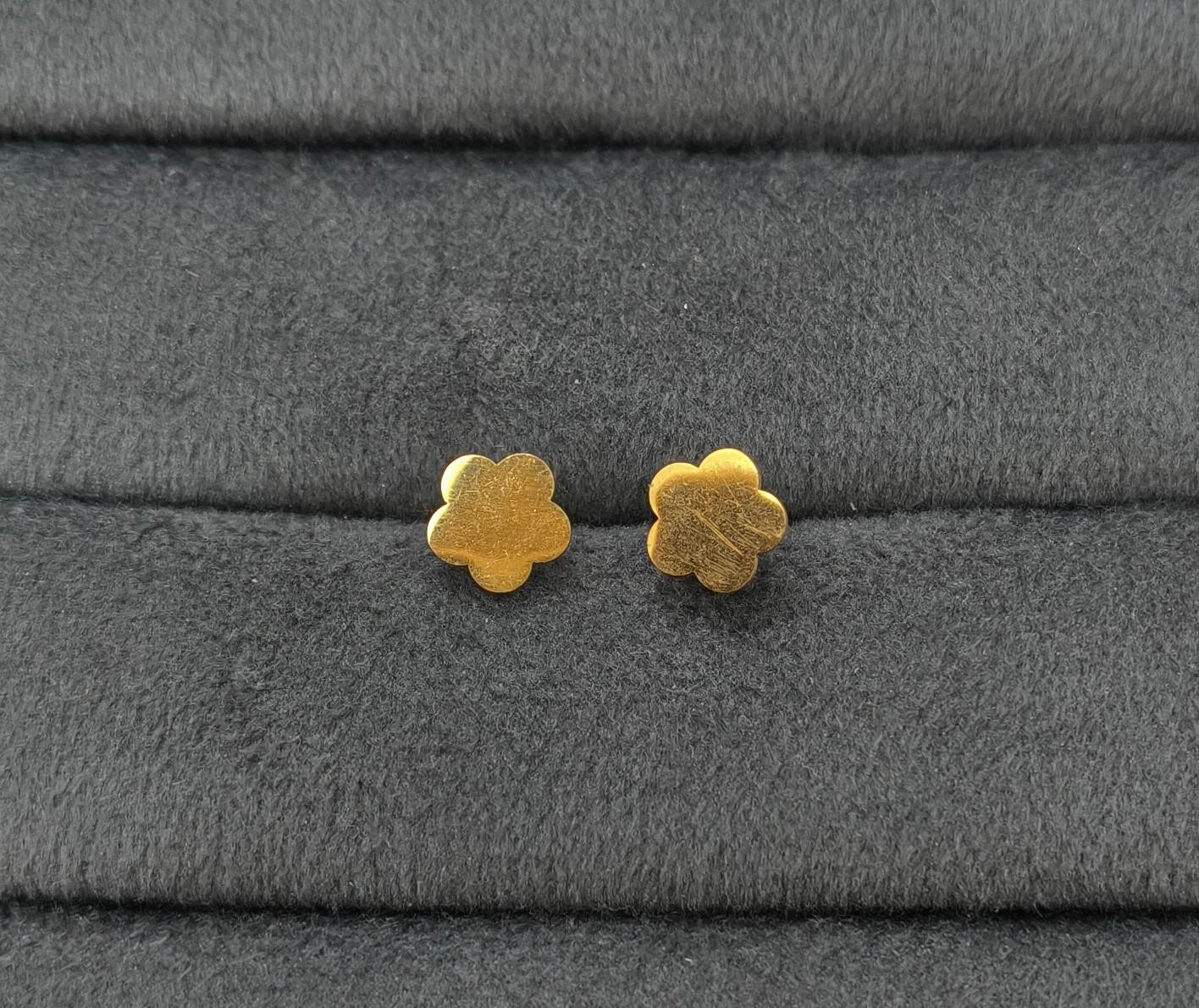 Anti Tarnish Unisex Flat Floral Studs 18K Gold Plated