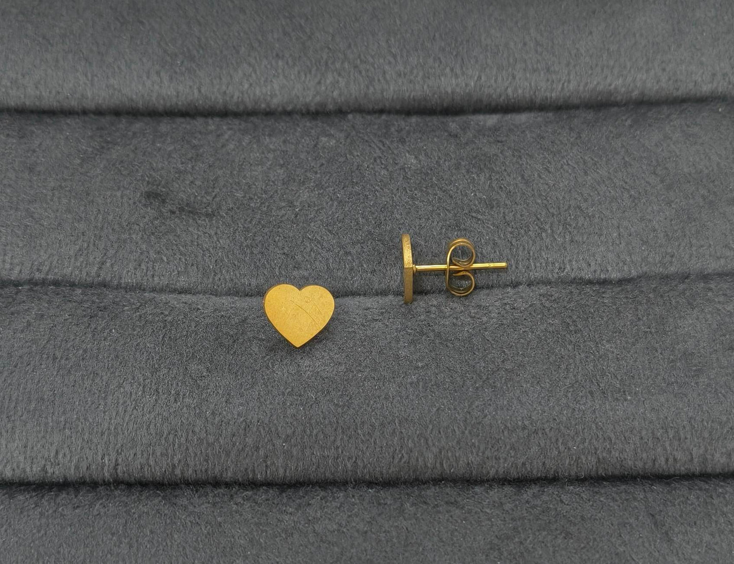 Anti Tarnish Unisex Flat Heart Studs 18K Gold Plated