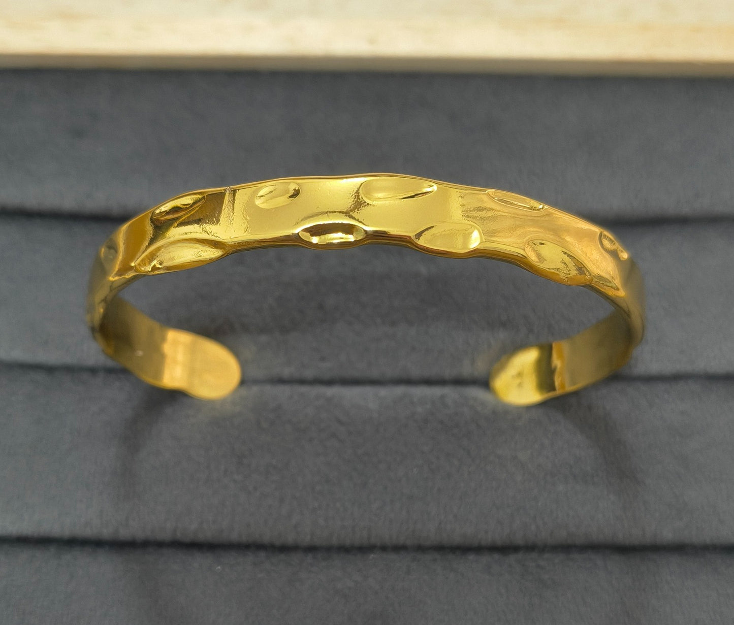 Anti Tarnish Unisex Hammered Cuff Bangle 18K Gold Plated