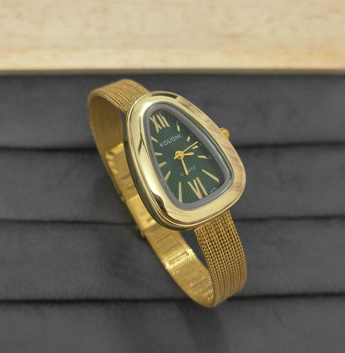 Anti Tarnish Vintage Wrist Watch Green Dial 18K Gold Plated