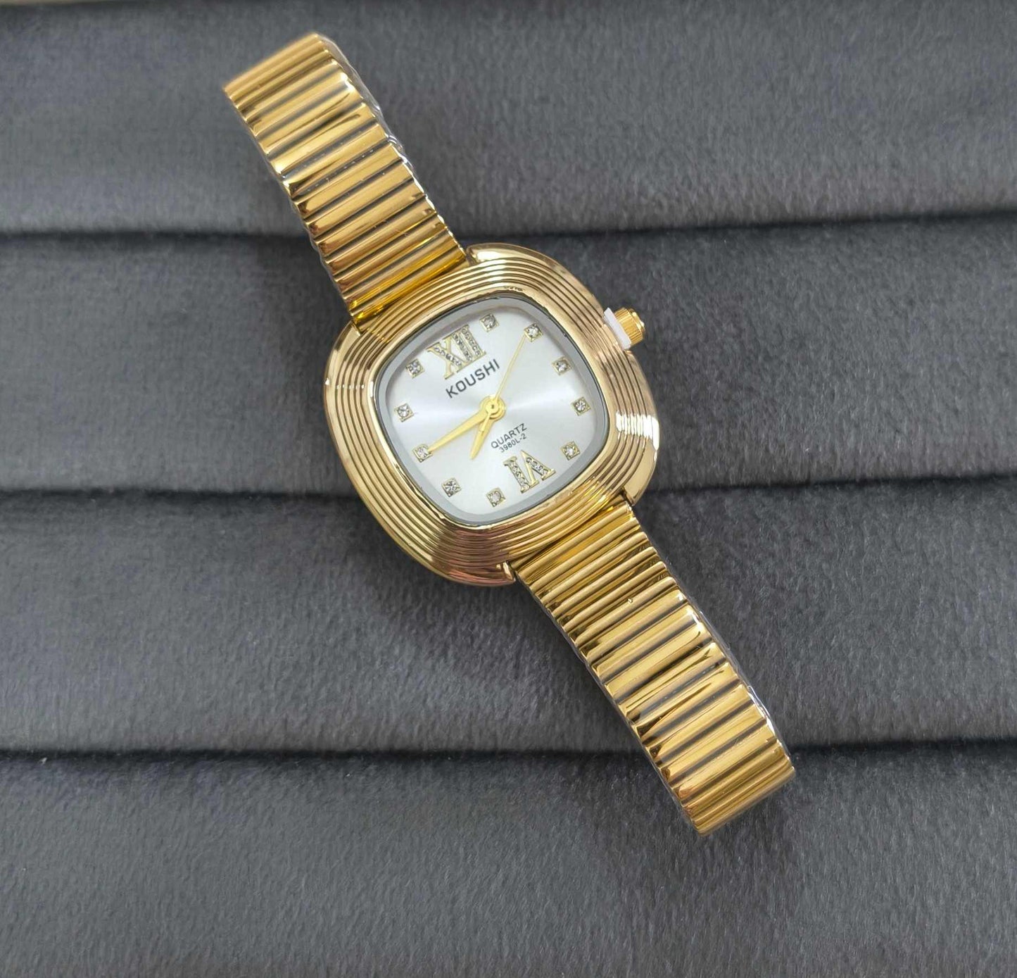 Anti Tarnish Wrist Watch Stone Studded Dial 18K Gold Plated