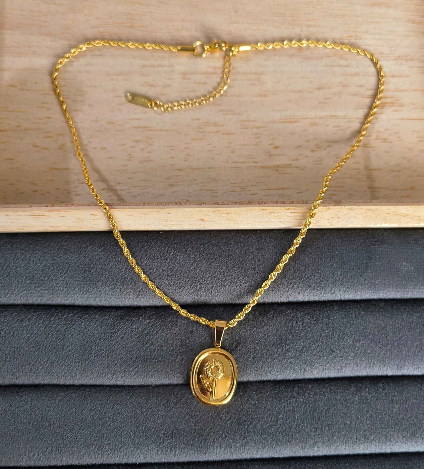Anti tarnish Solid Pendant Necklace 18K Gold Plated