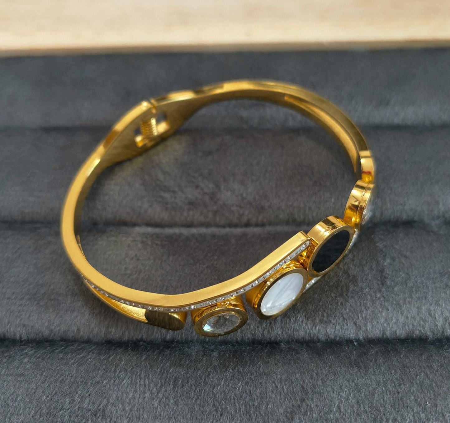 Antitarnish Babysize Black White Circle Bracelet 18K Gold Plated