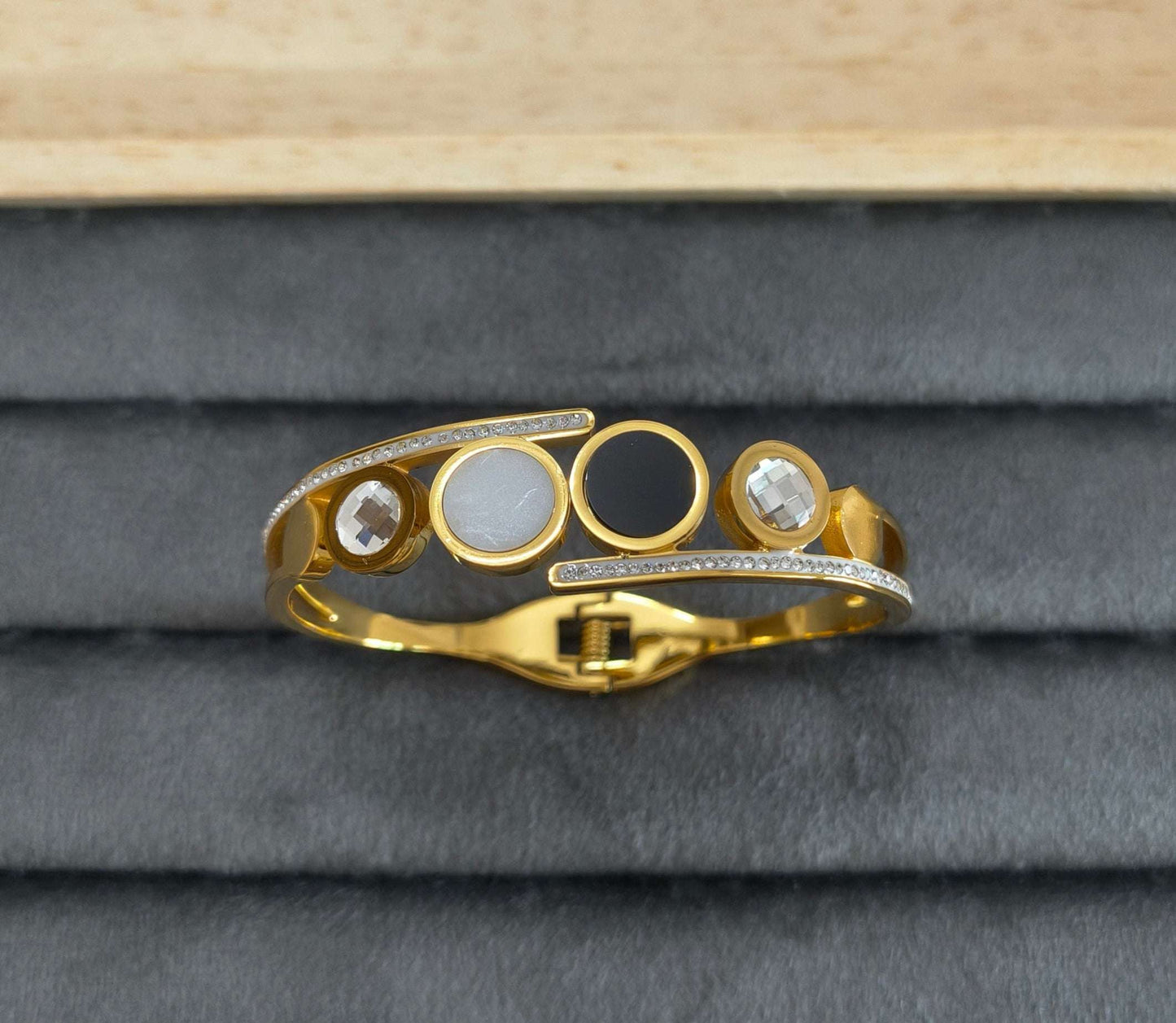 Antitarnish Babysize Black White Circle Bracelet 18K Gold Plated